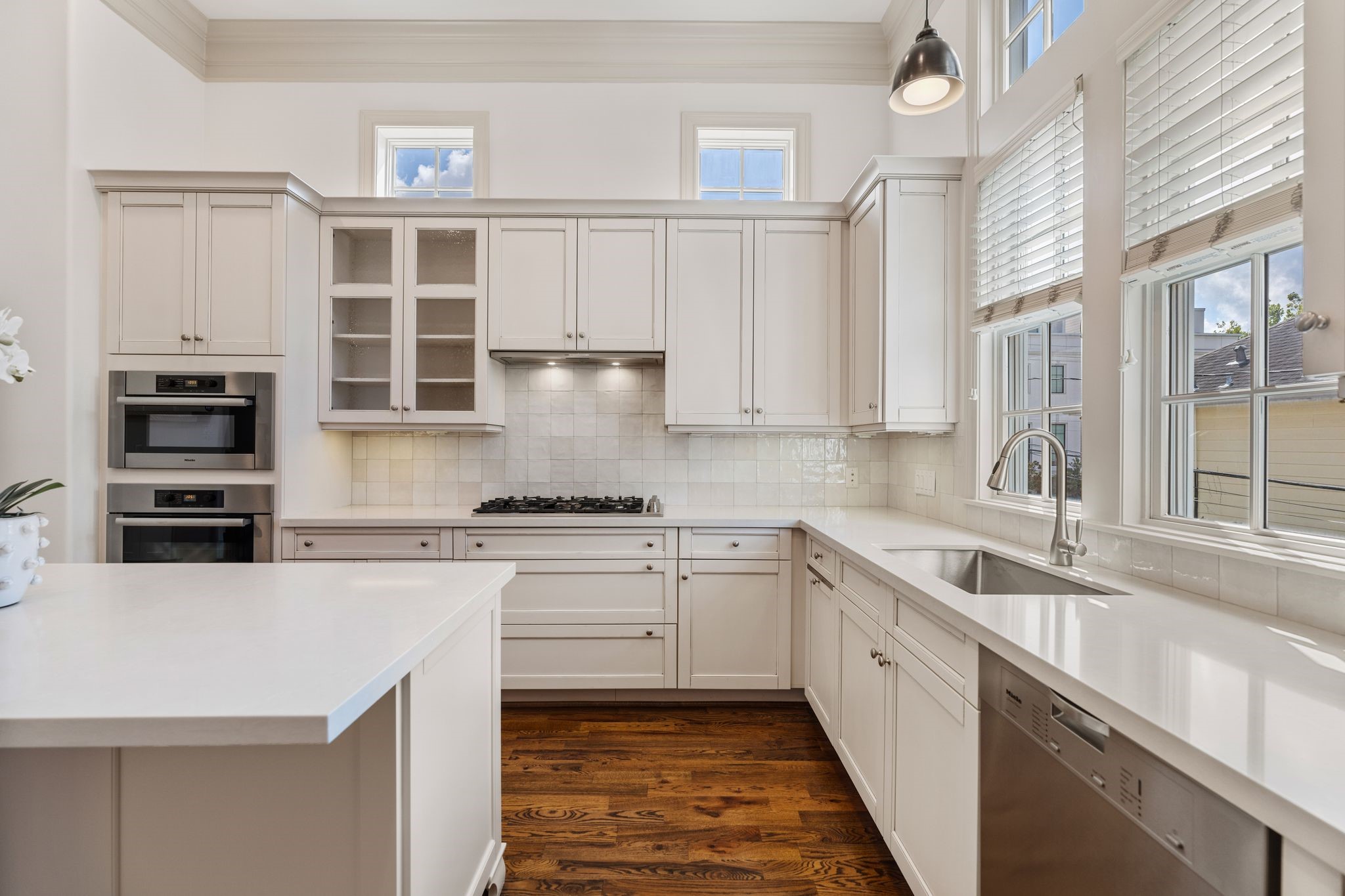 1303 W Bell Street Property Photo 14