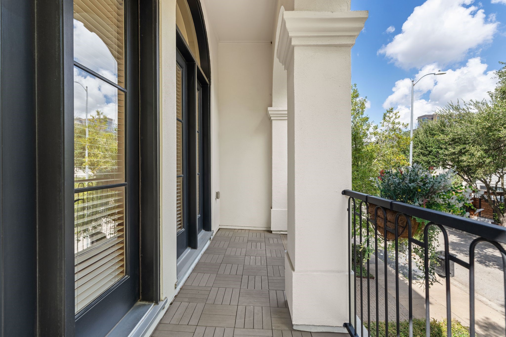 1303 W Bell Street Property Photo 18