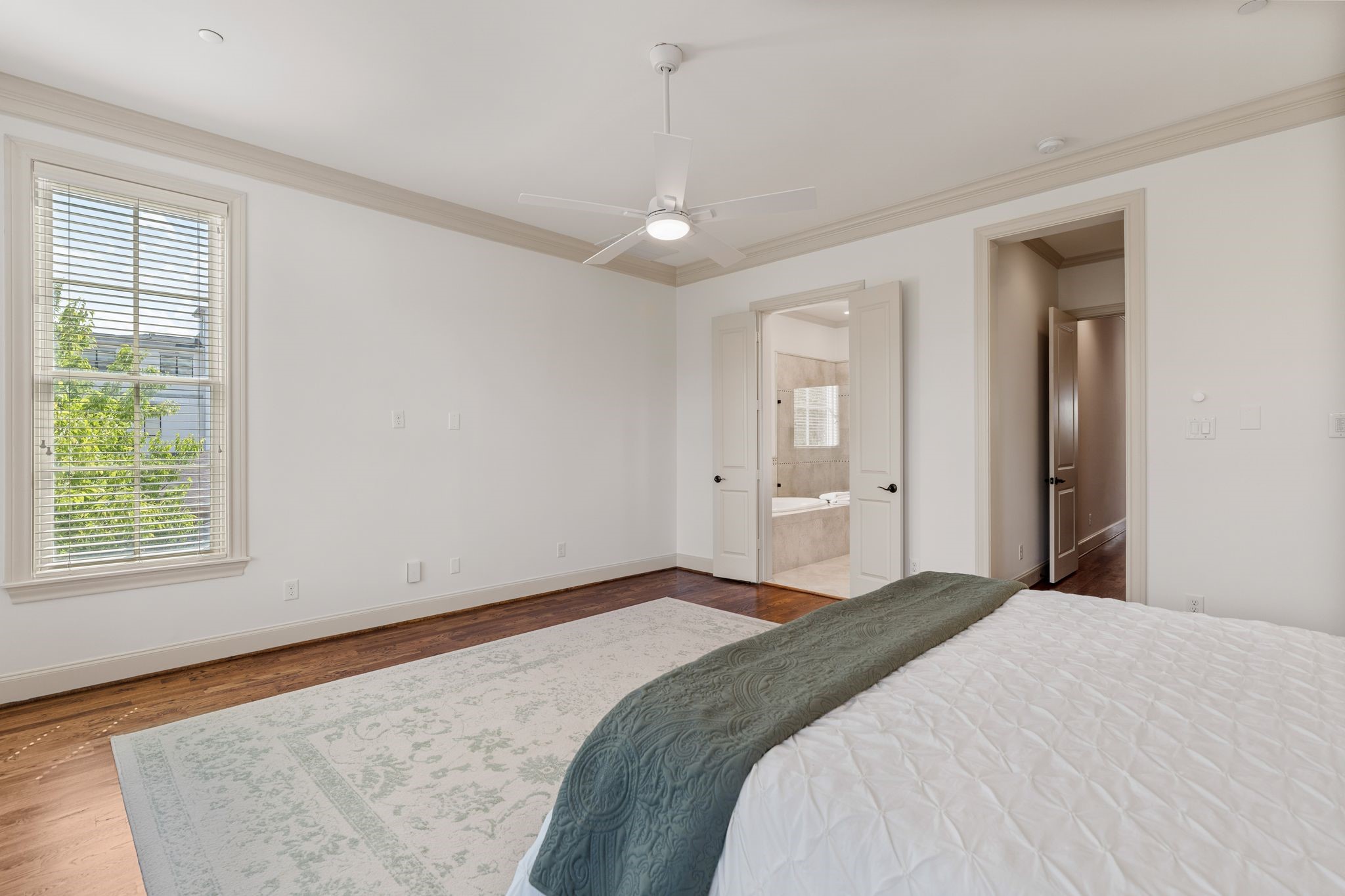1303 W Bell Street Property Photo 20