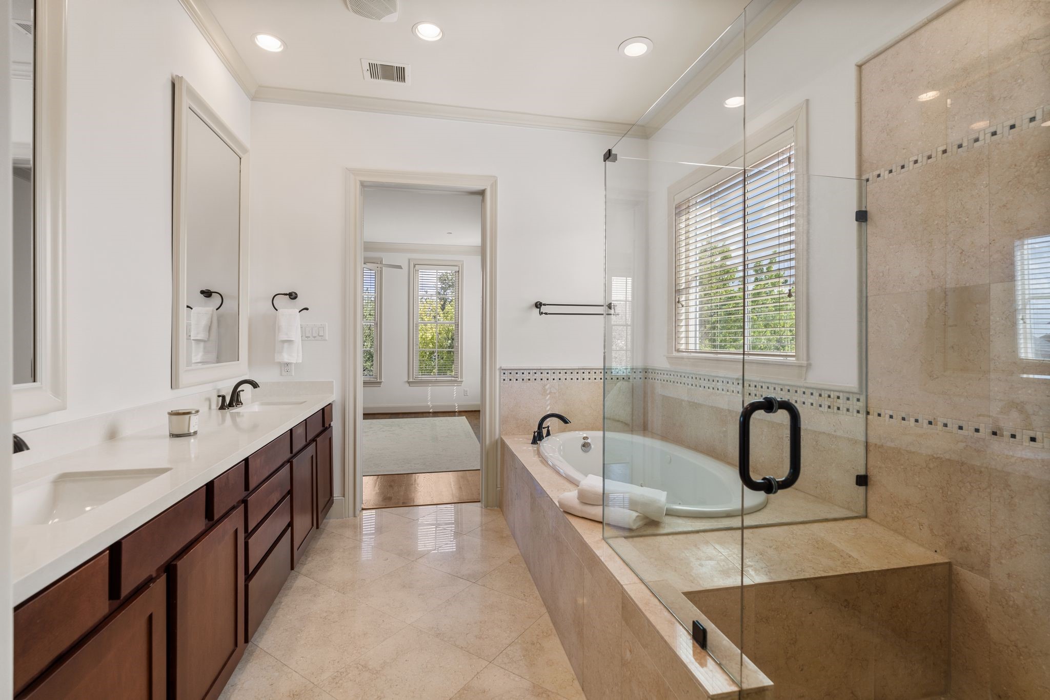 1303 W Bell Street Property Photo 22