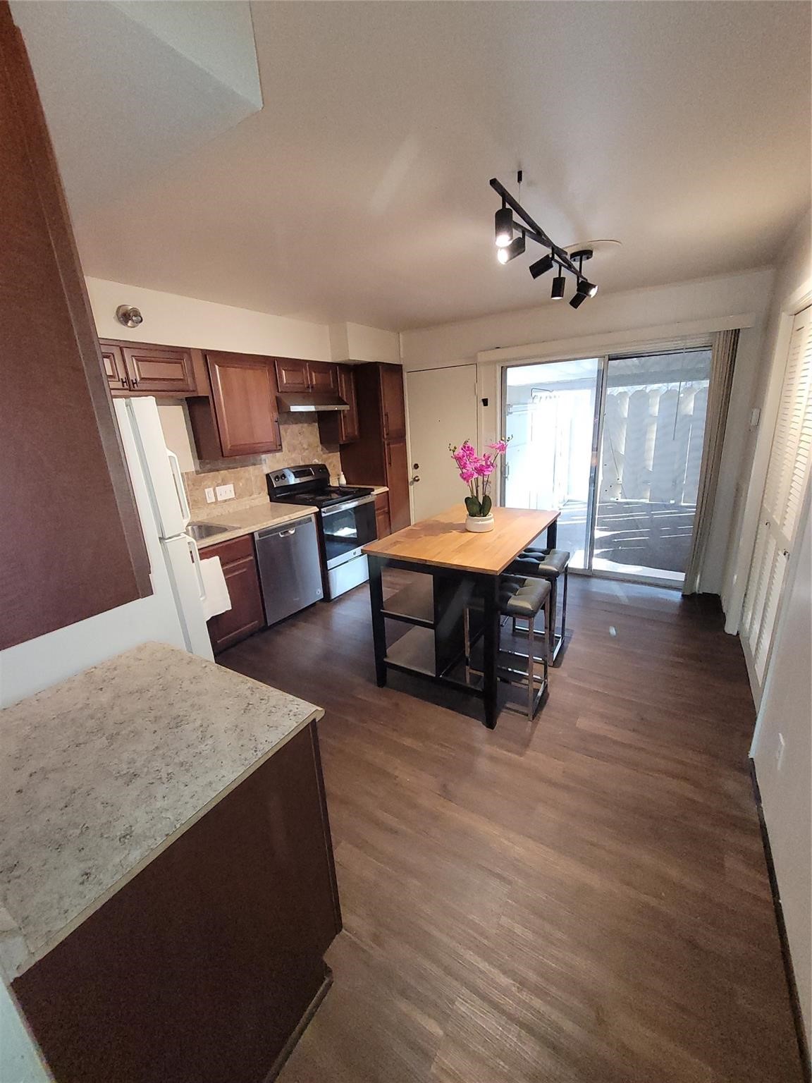 7213 Beechnut Street Property Photo 2