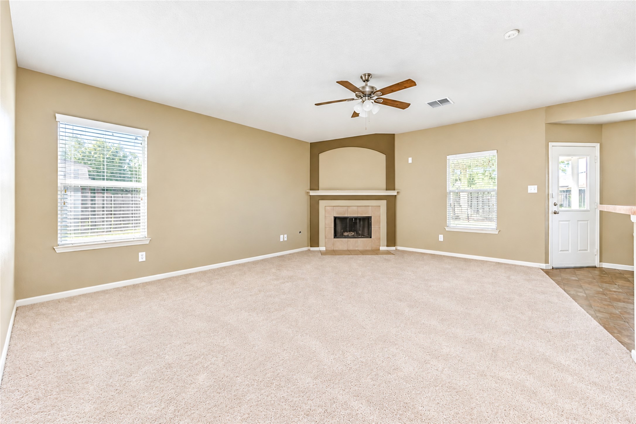 25203 Spring Iris Lane Property Photo 4