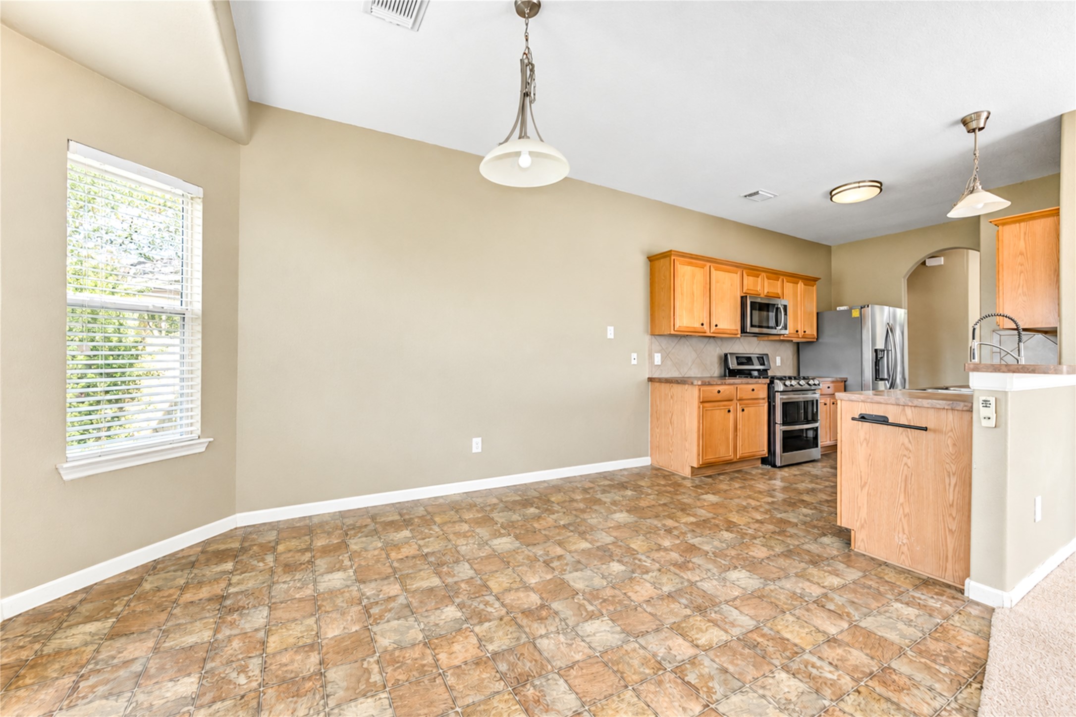 25203 Spring Iris Lane Property Photo 8