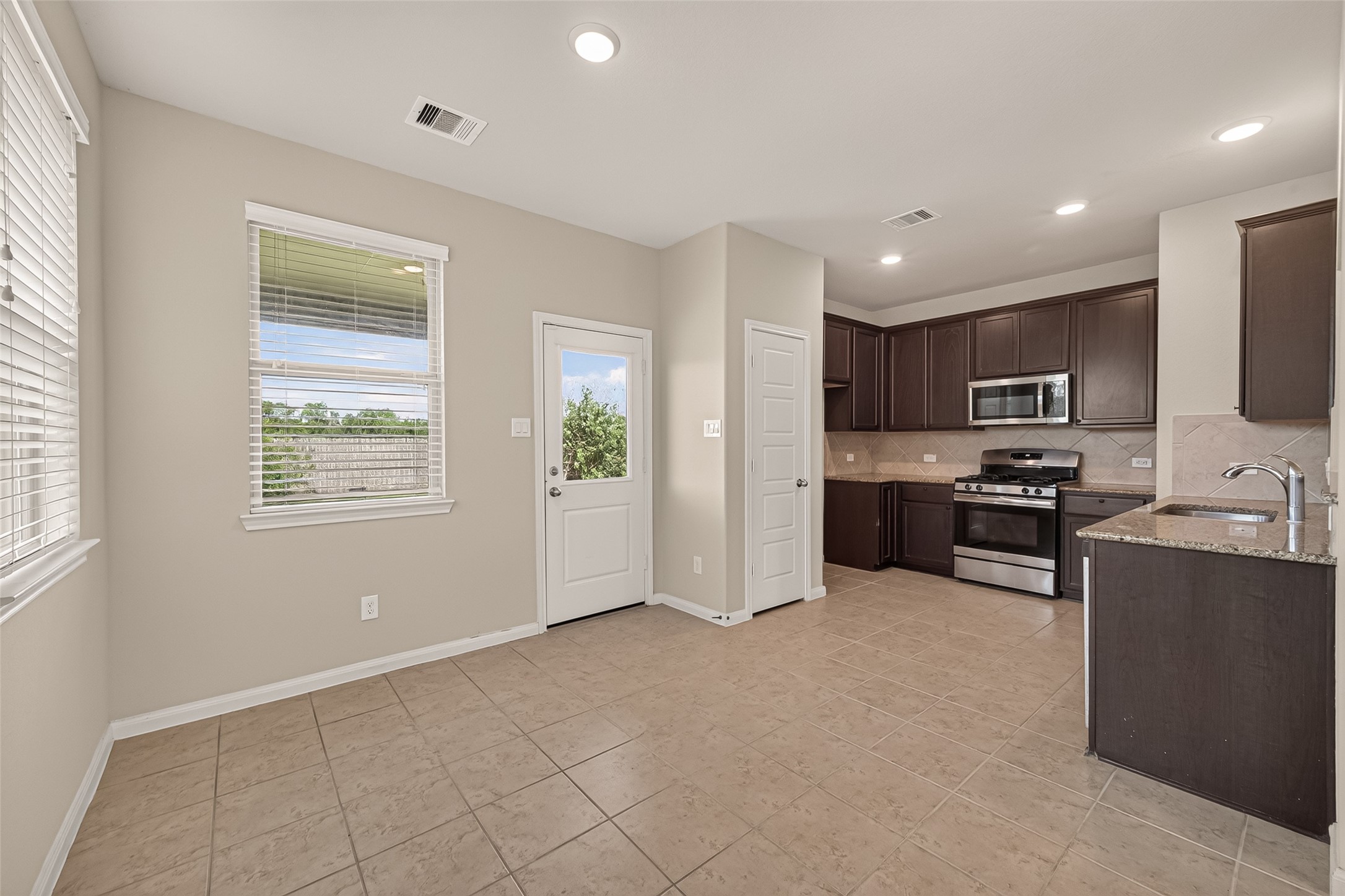 16226 Westley Ridge Drive Property Photo 10