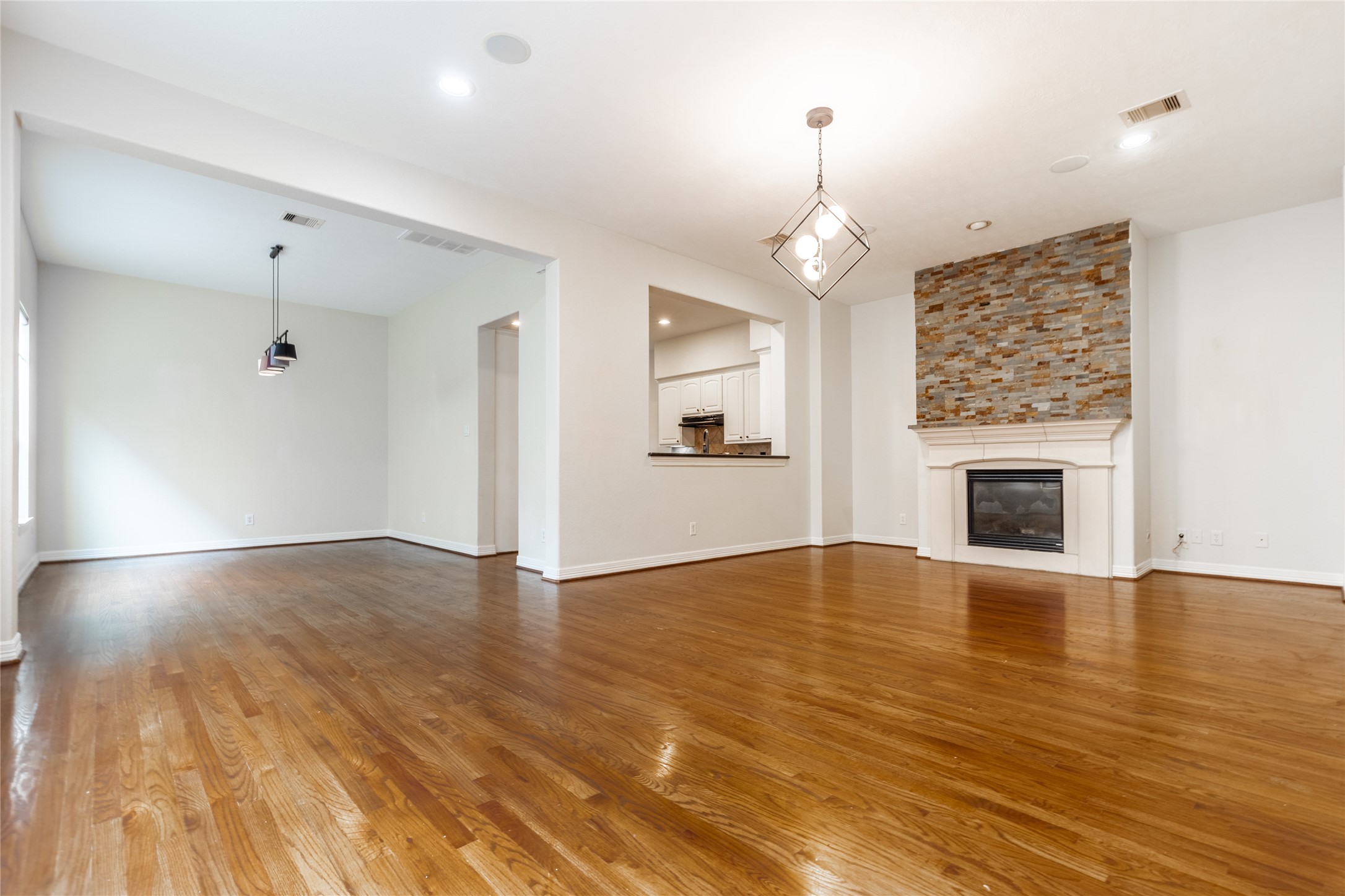 2923 Royal Oaks Crest Property Photo 4