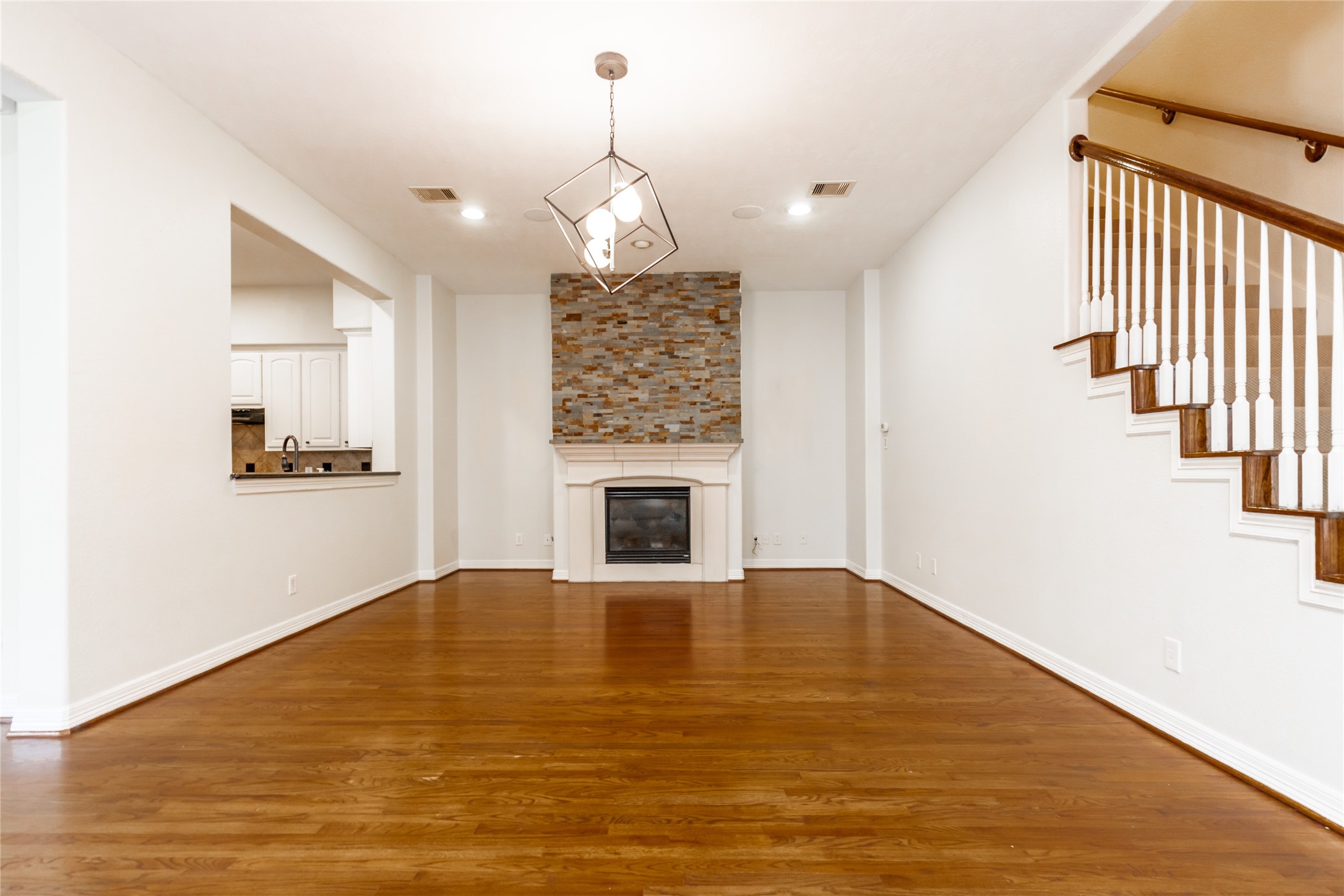 2923 Royal Oaks Crest Property Photo 5