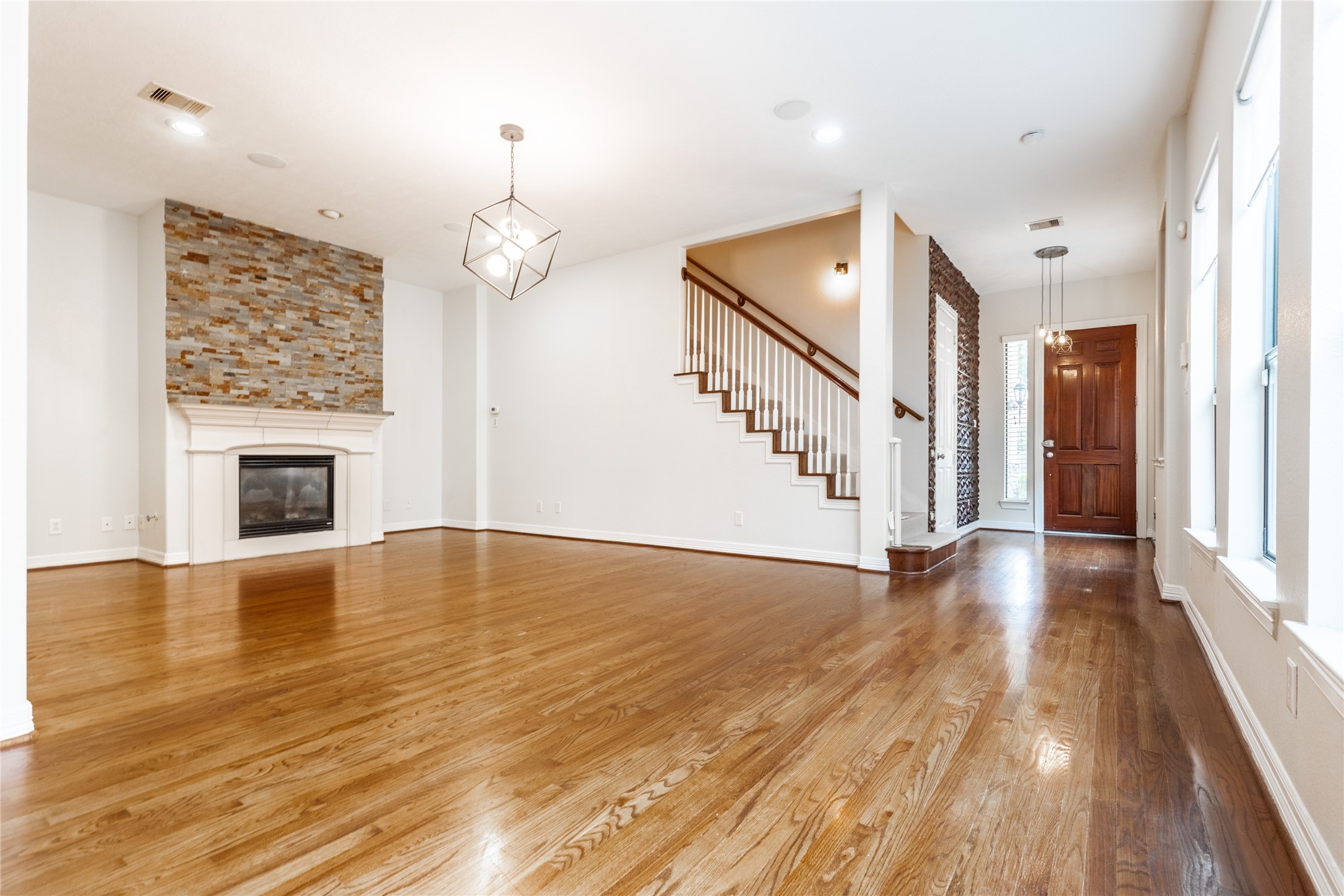 2923 Royal Oaks Crest Property Photo 7