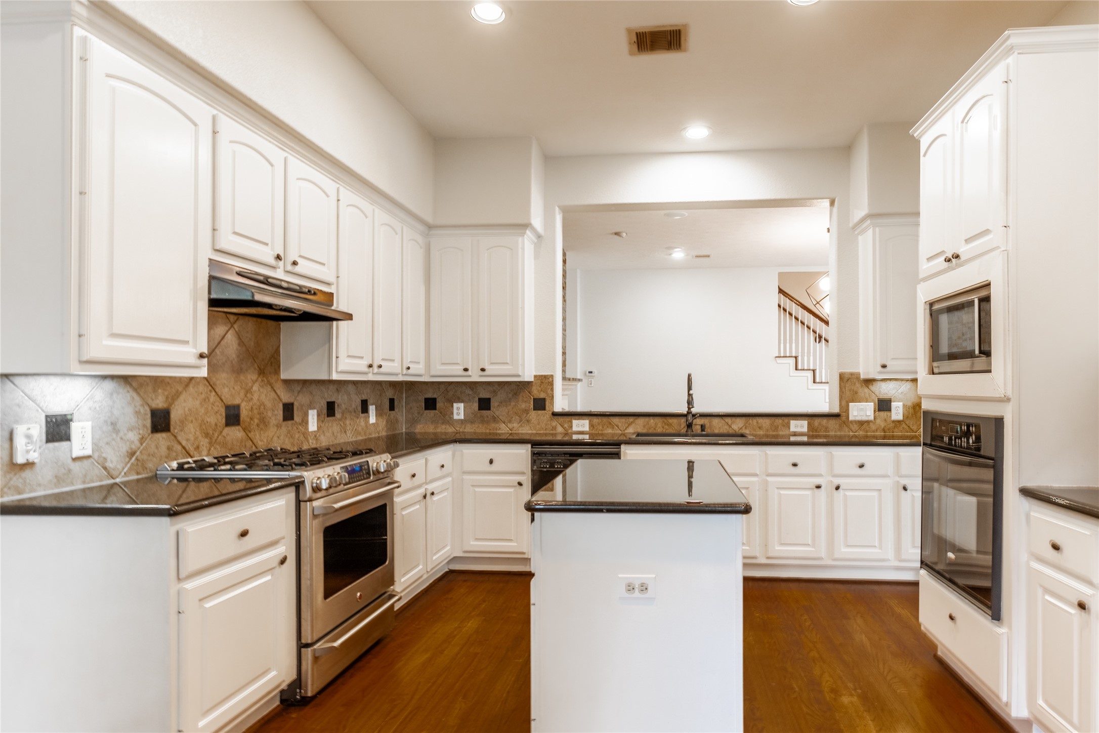 2923 Royal Oaks Crest Property Photo 10