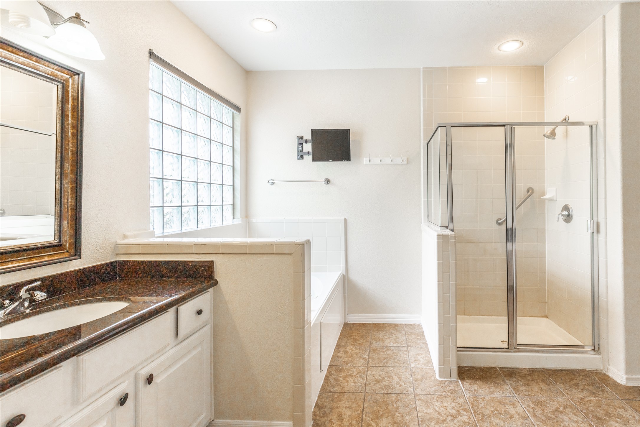 2923 Royal Oaks Crest Property Photo 18