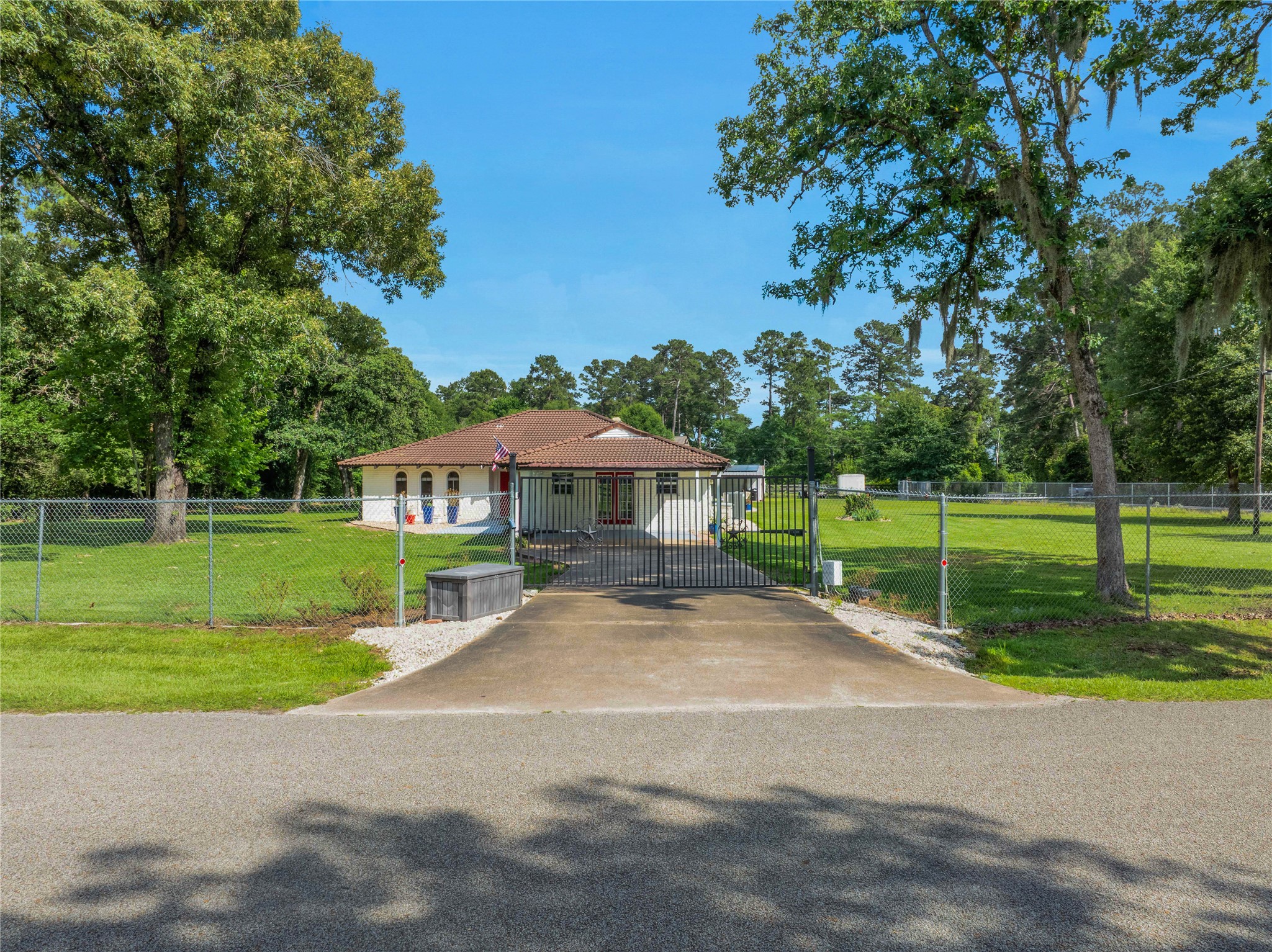 23519 Saxon Way Property Photo 8