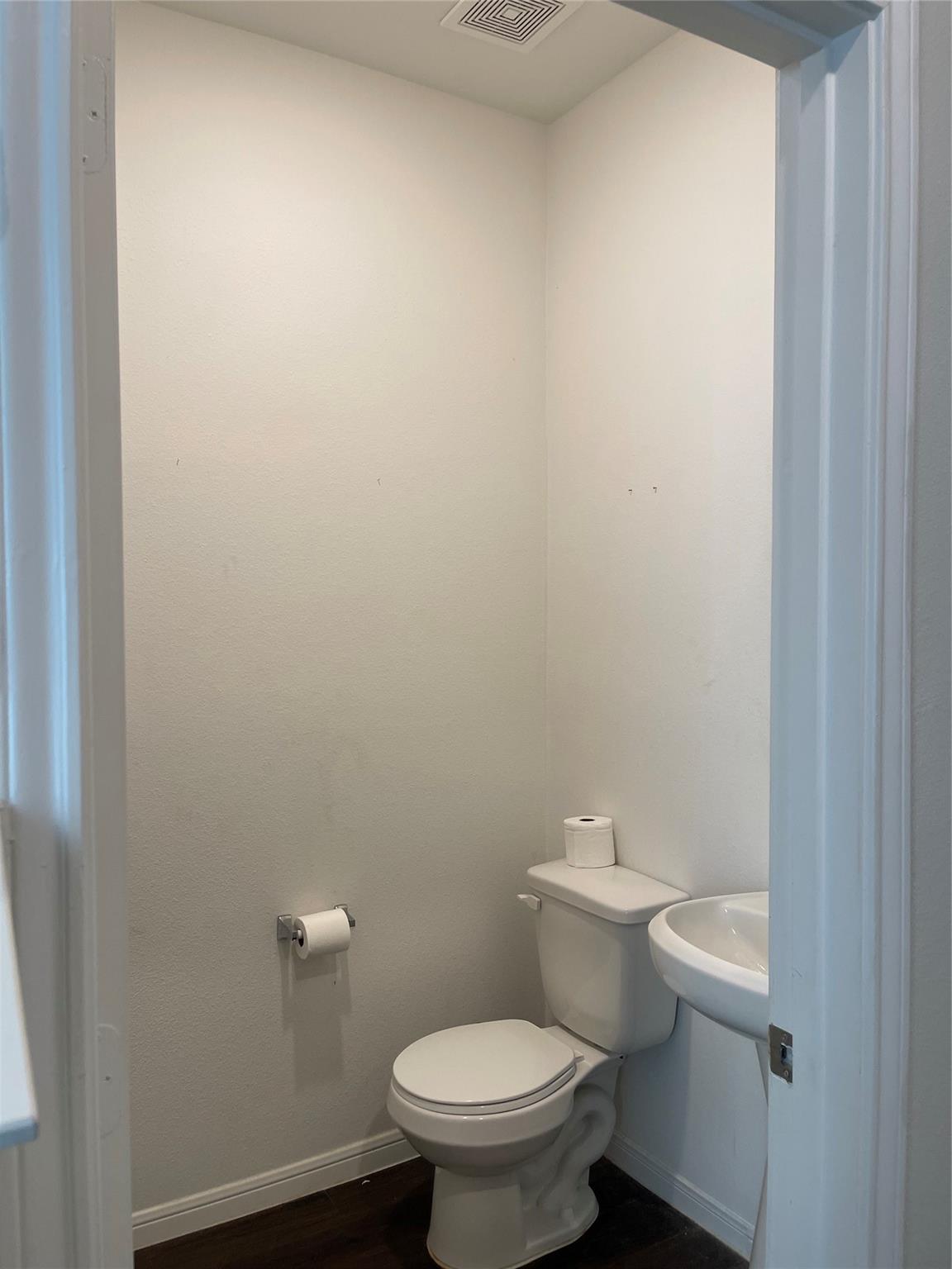 10405 Pineland Drive Property Photo 4