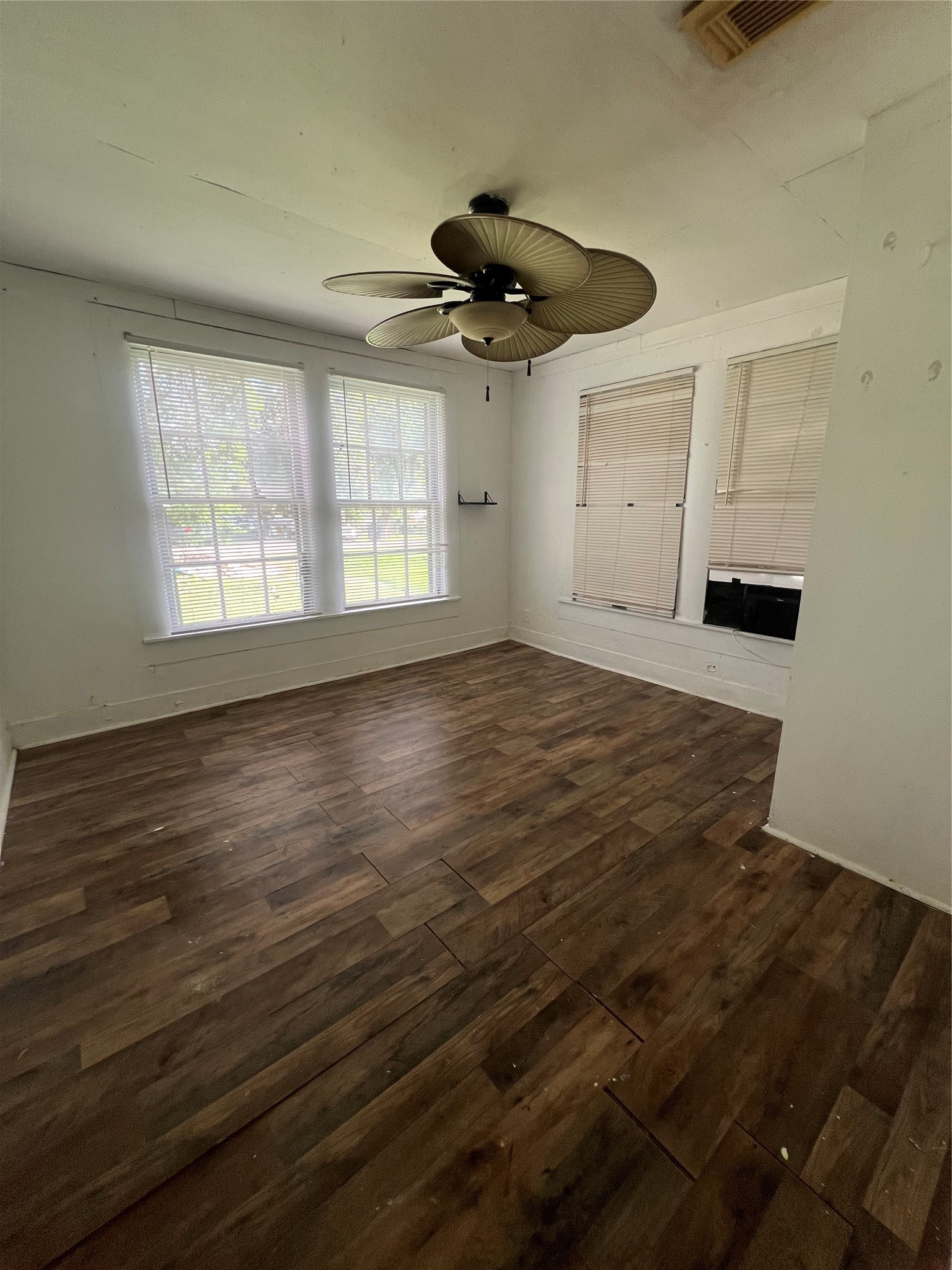 122 W Pecan Lane Property Photo 4