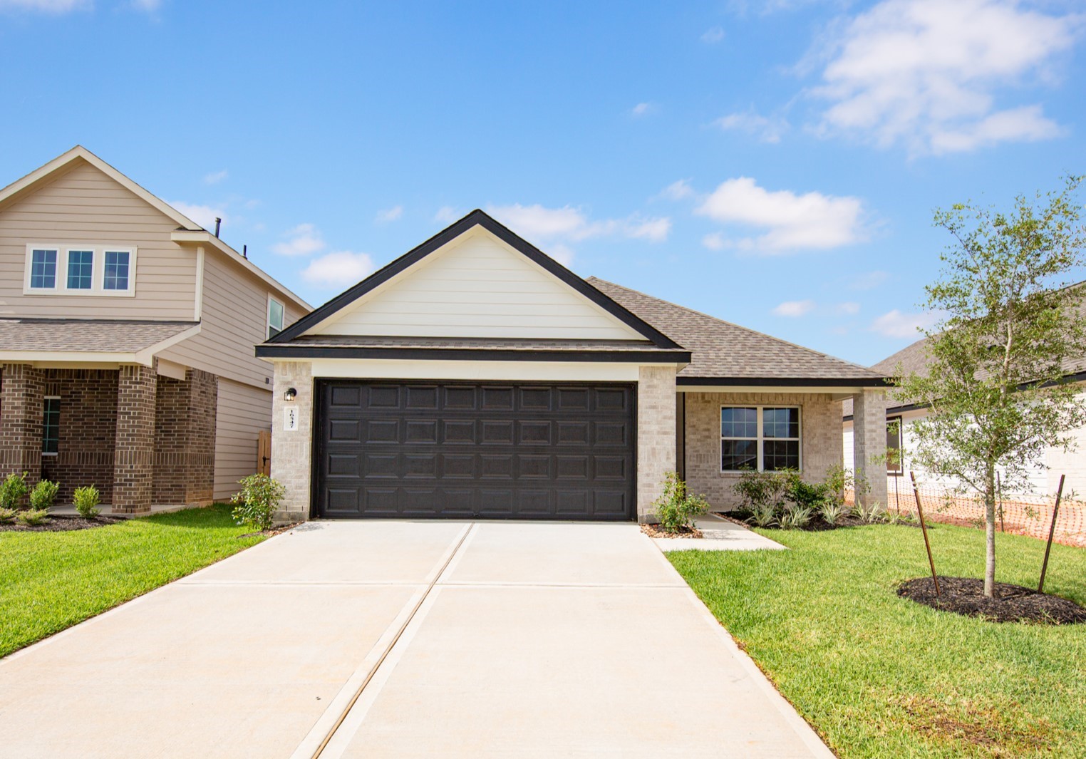 16547 Willow Forest Drive Property Photo 1