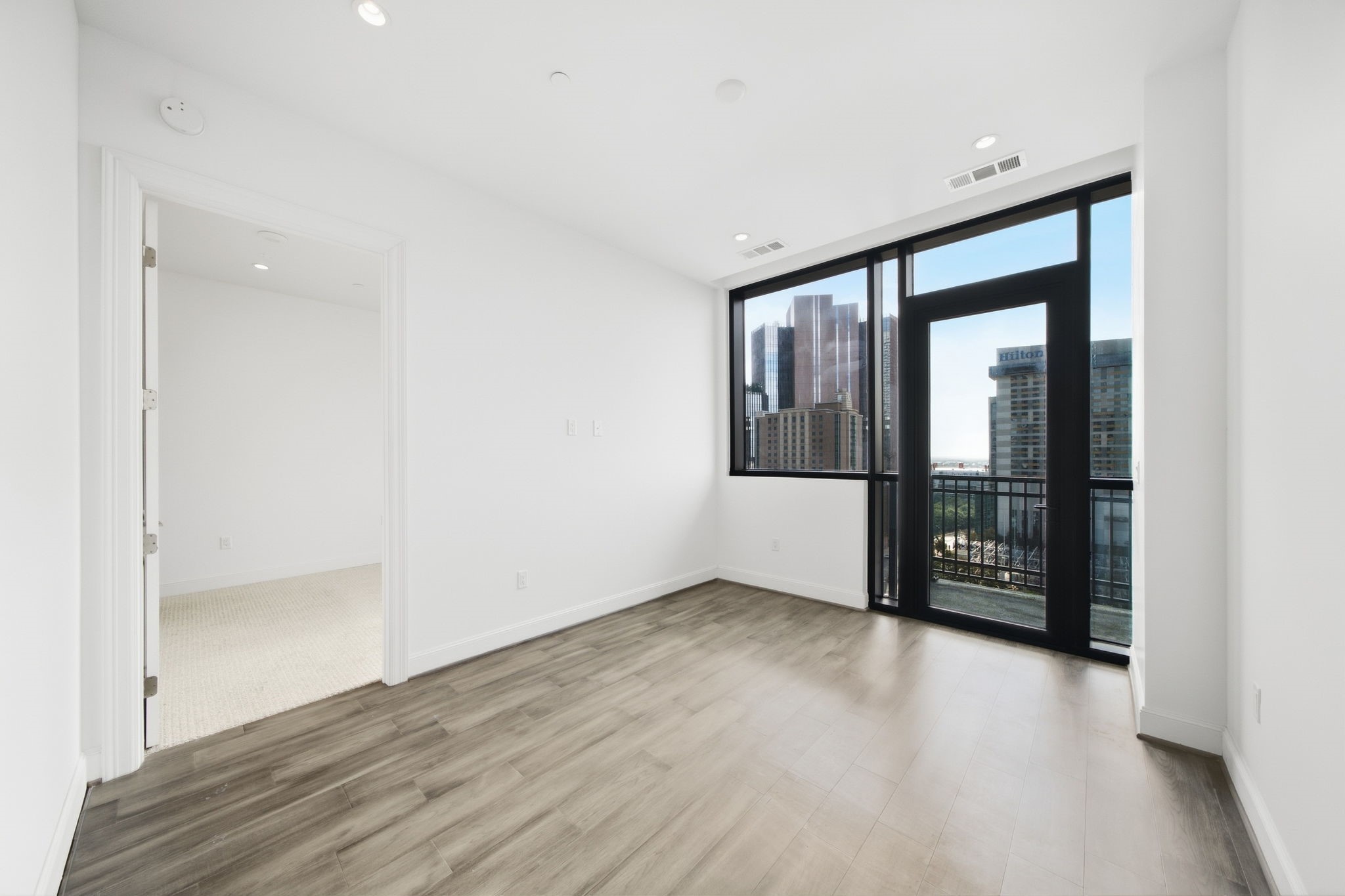 1211 Caroline Street 1302 Property Photo 4