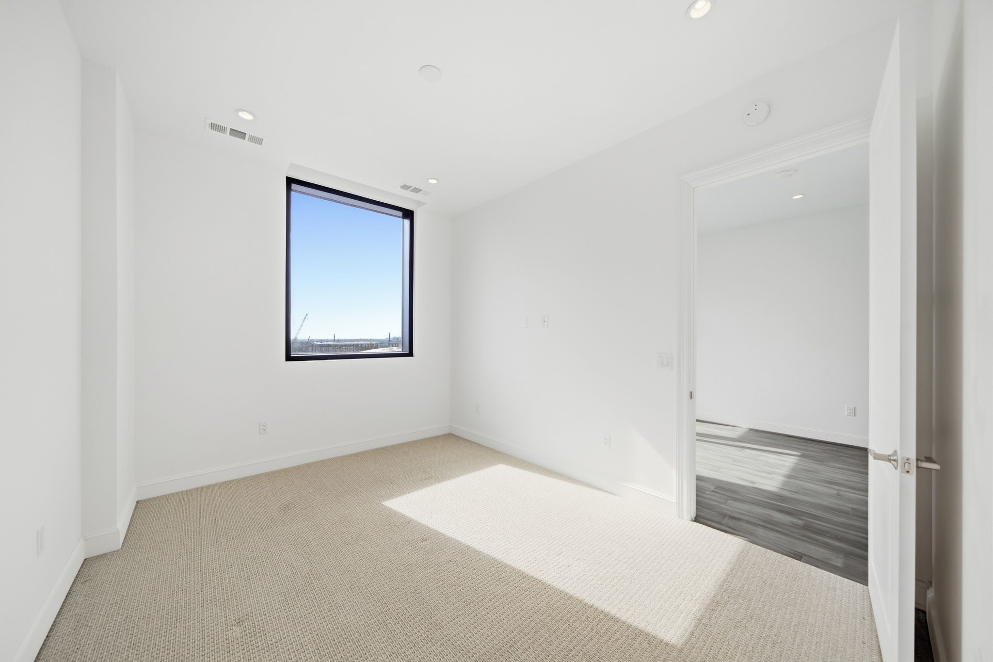 1211 Caroline Street 1302 Property Photo 5