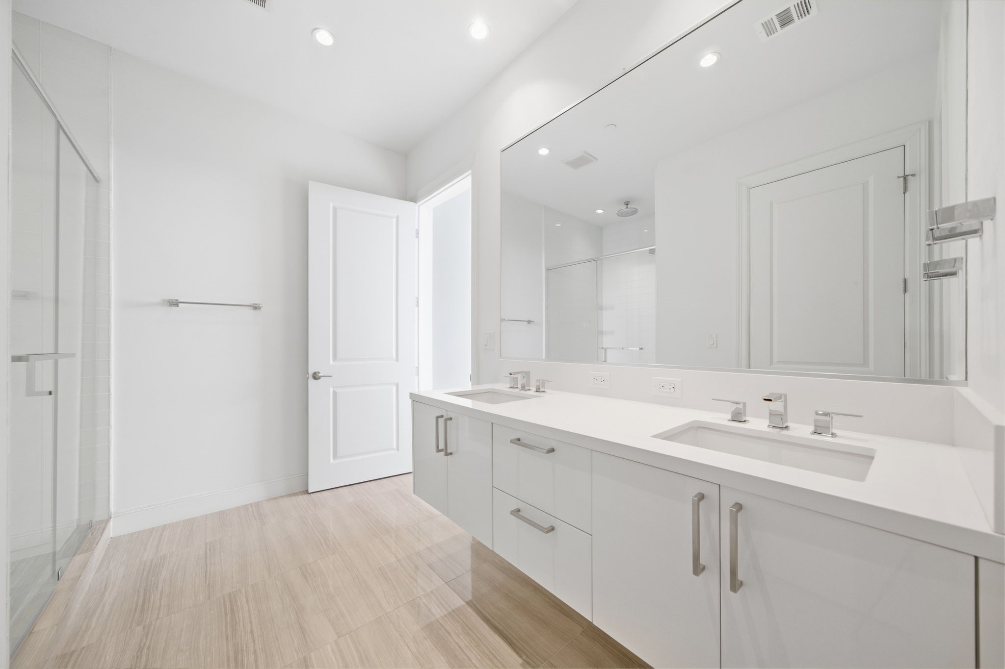 1211 Caroline Street 1302 Property Photo 6