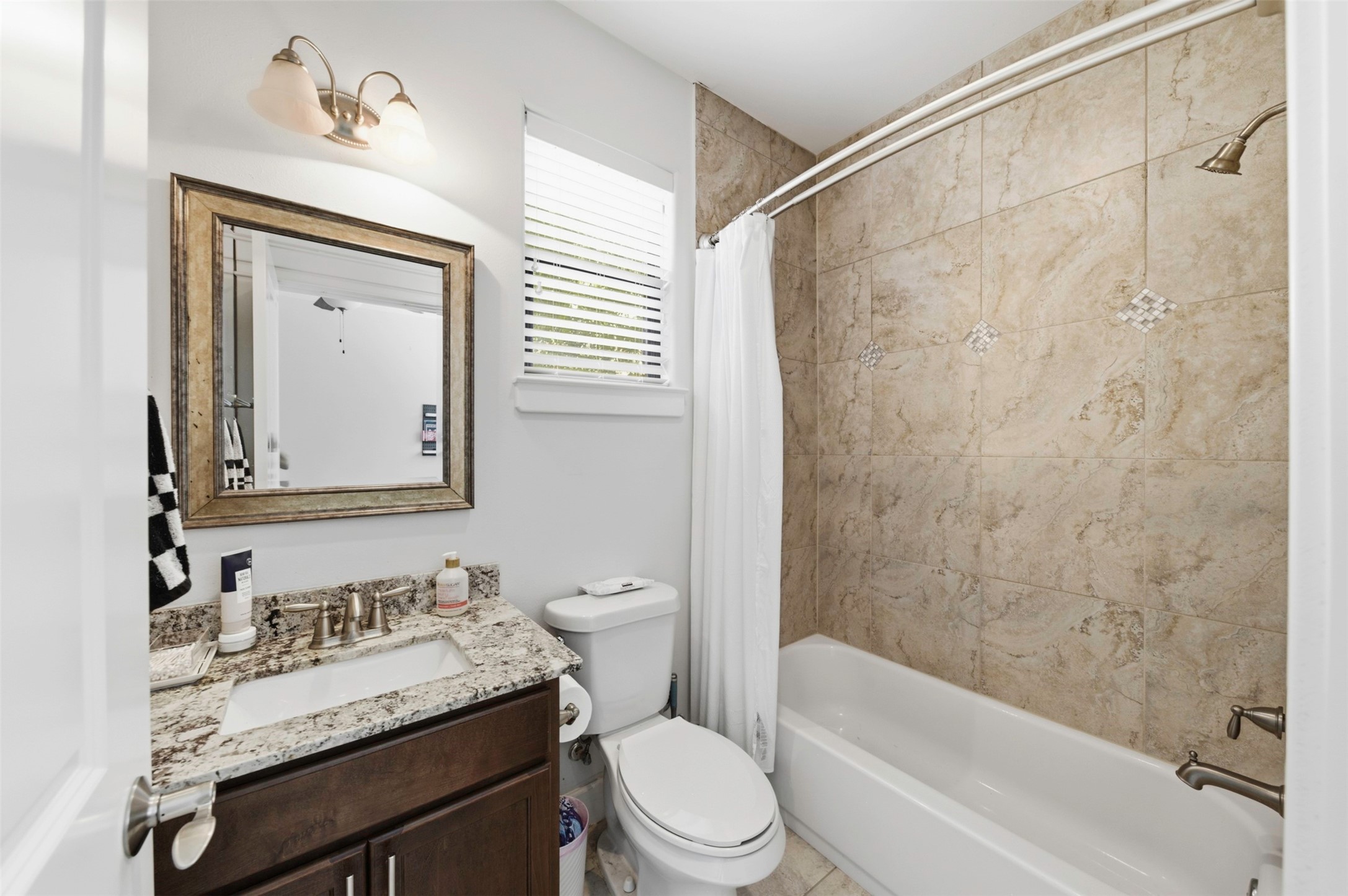 214 W 28th Street Property Photo 6