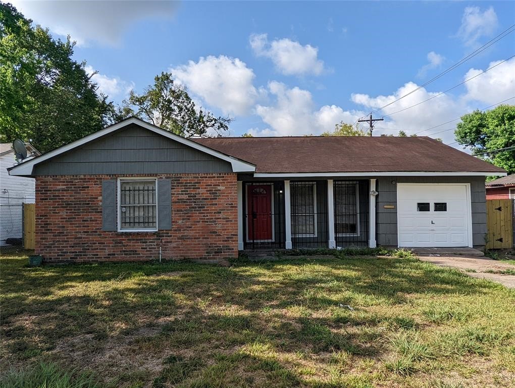 5622 Elmlawn Drive Property Photo 1
