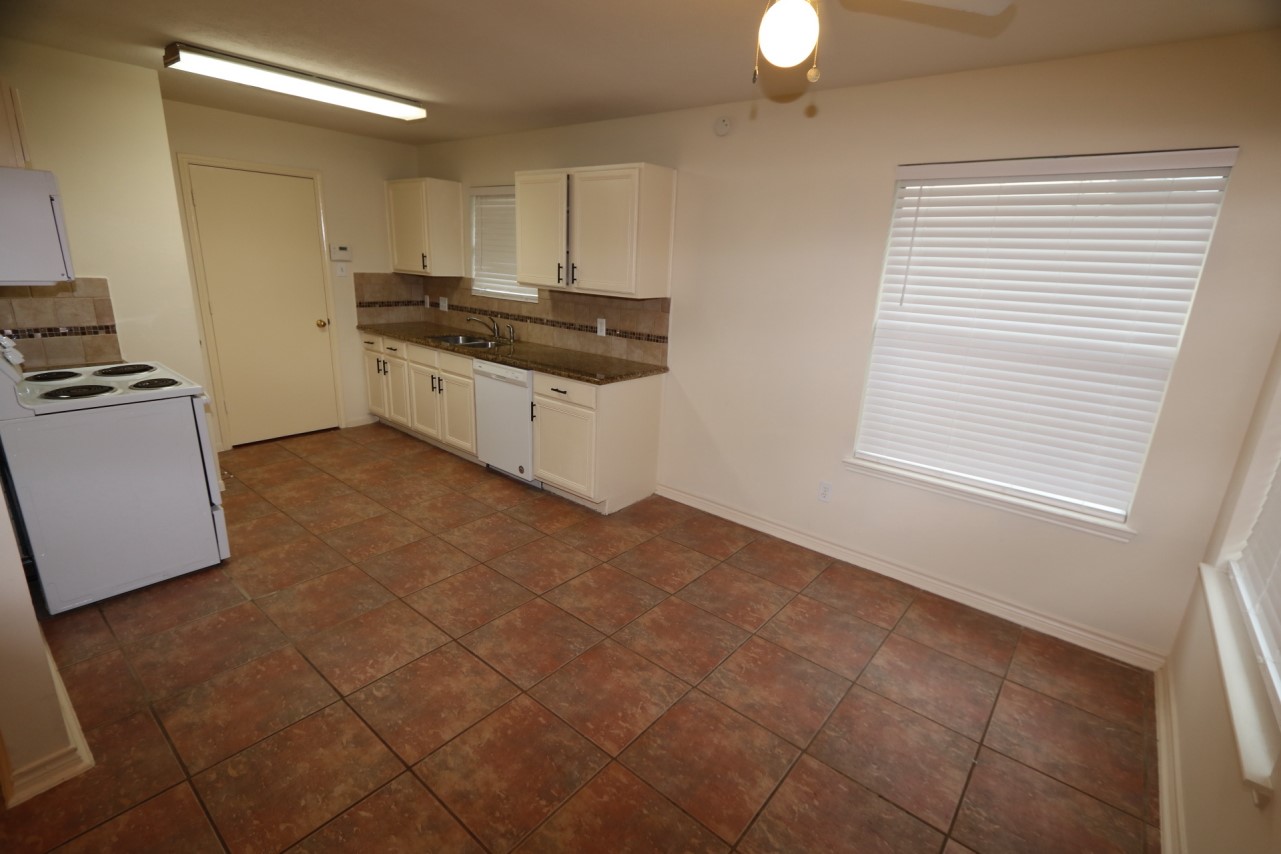 18414 Willow Moss Drive Property Photo 4