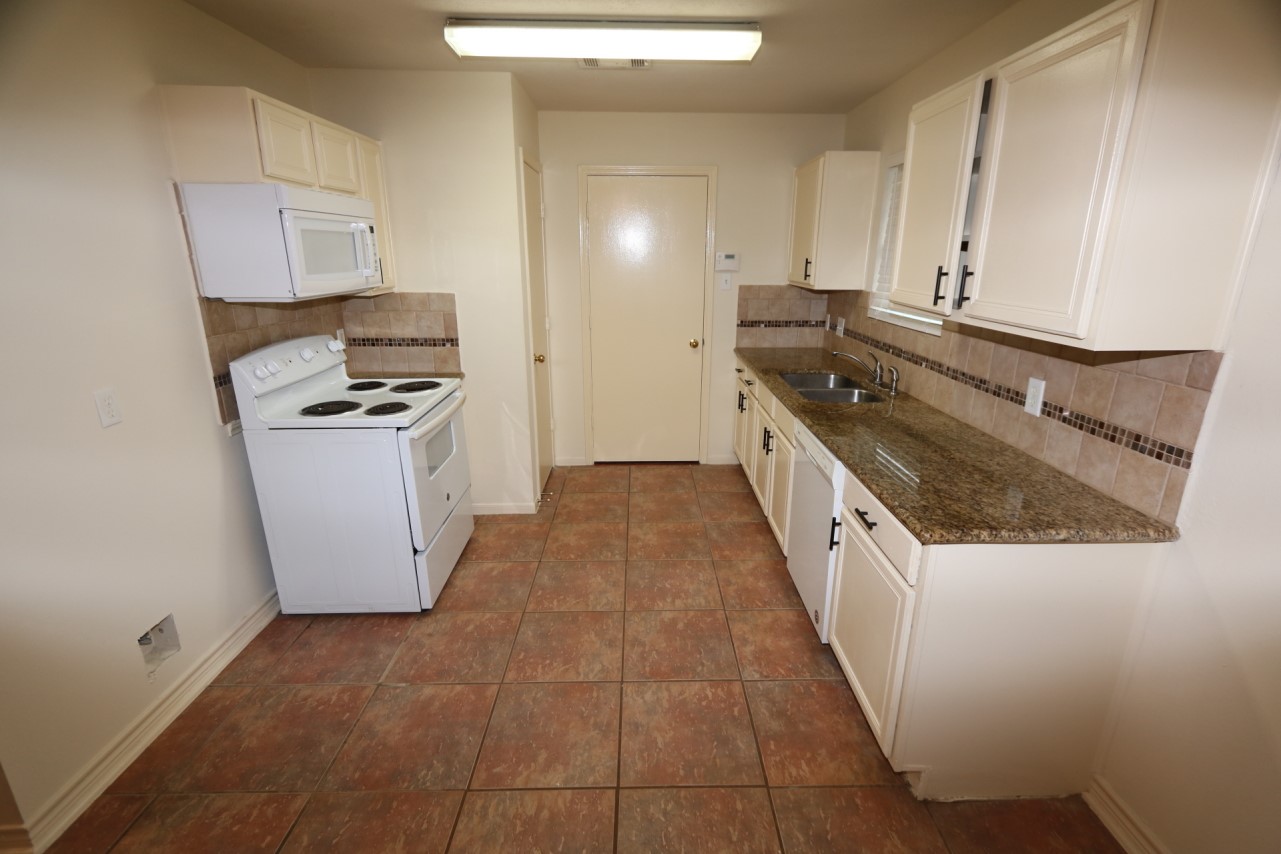 18414 Willow Moss Drive Property Photo 5