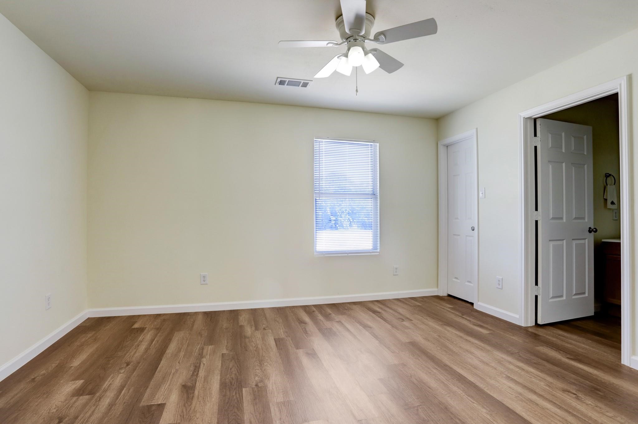 23339/41 High Point Street Property Photo 9