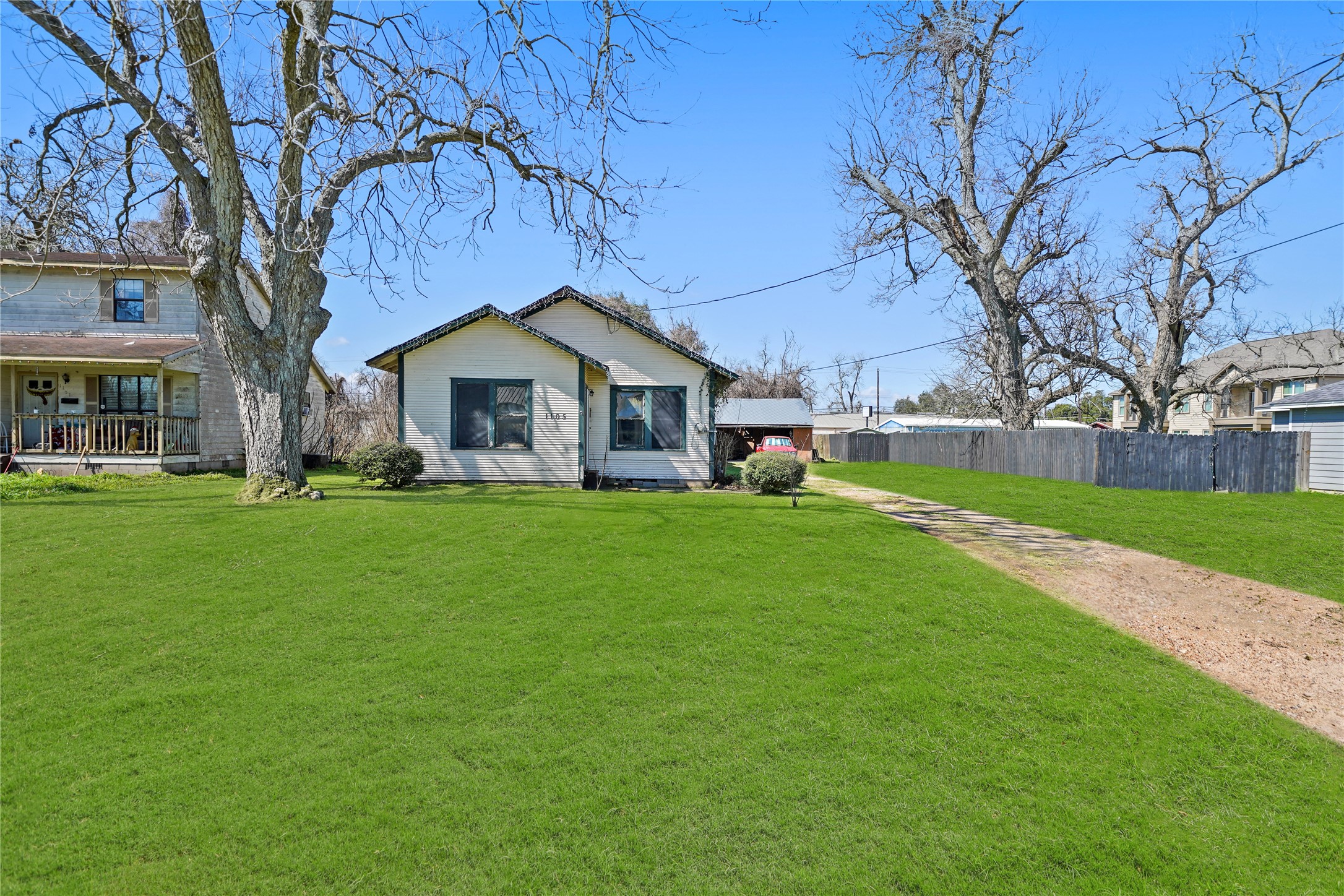 1105 N Rusk Street Property Photo