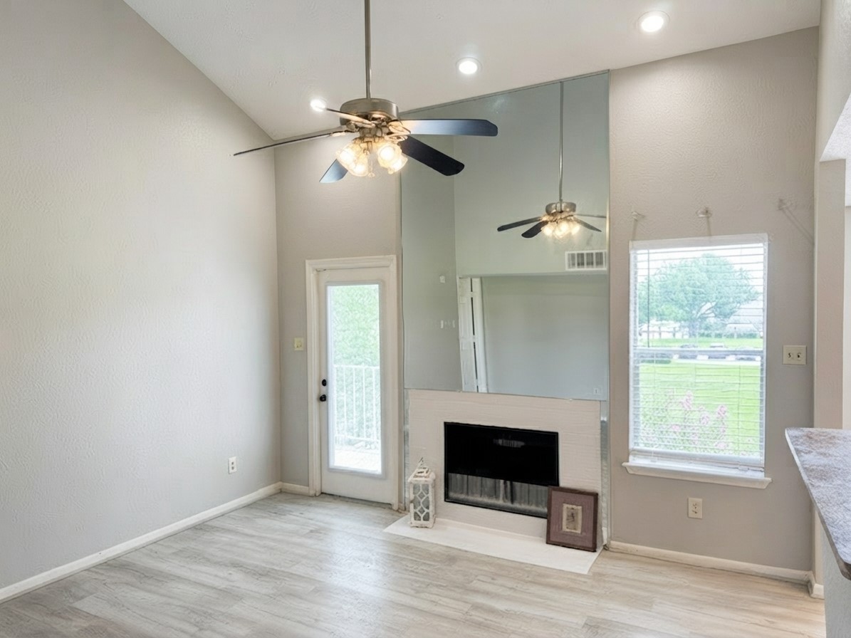 2011 Spenwick Drive 522 Property Photo 2