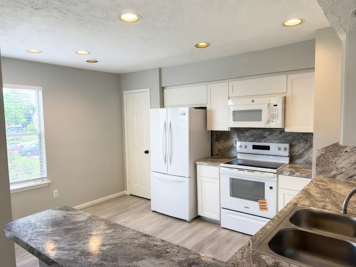2011 Spenwick Drive 522 Property Photo 3