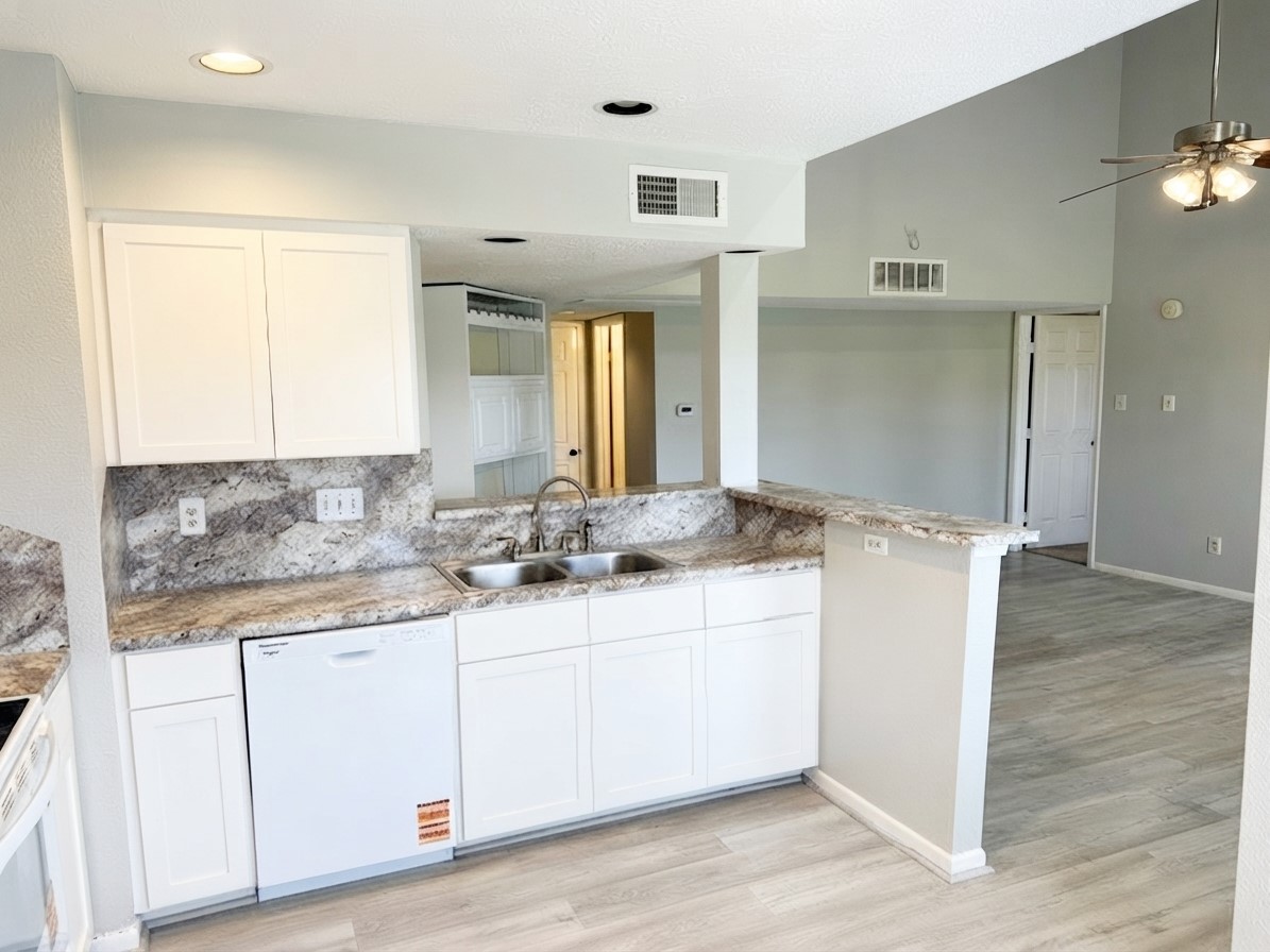 2011 Spenwick Drive 522 Property Photo 4
