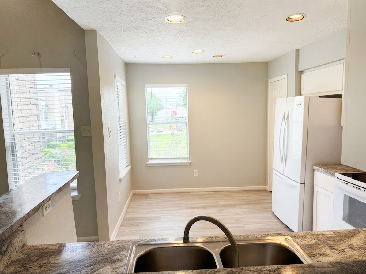 2011 Spenwick Drive 522 Property Photo 5