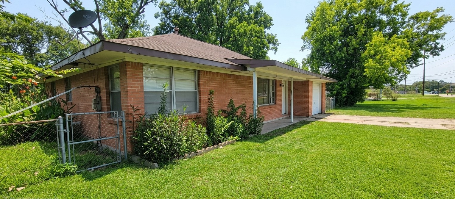 15623 Lee Road Property Photo 3