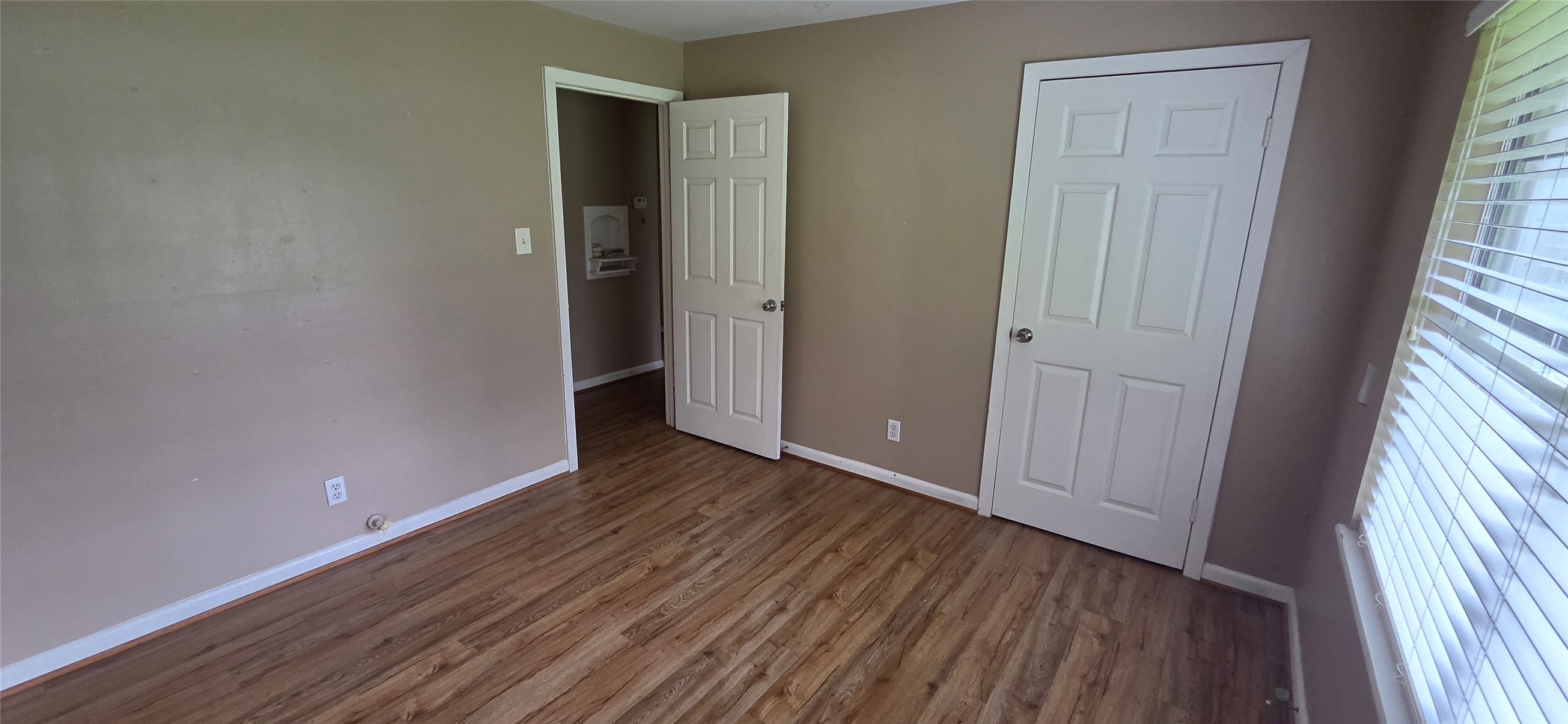 15623 Lee Road Property Photo 6