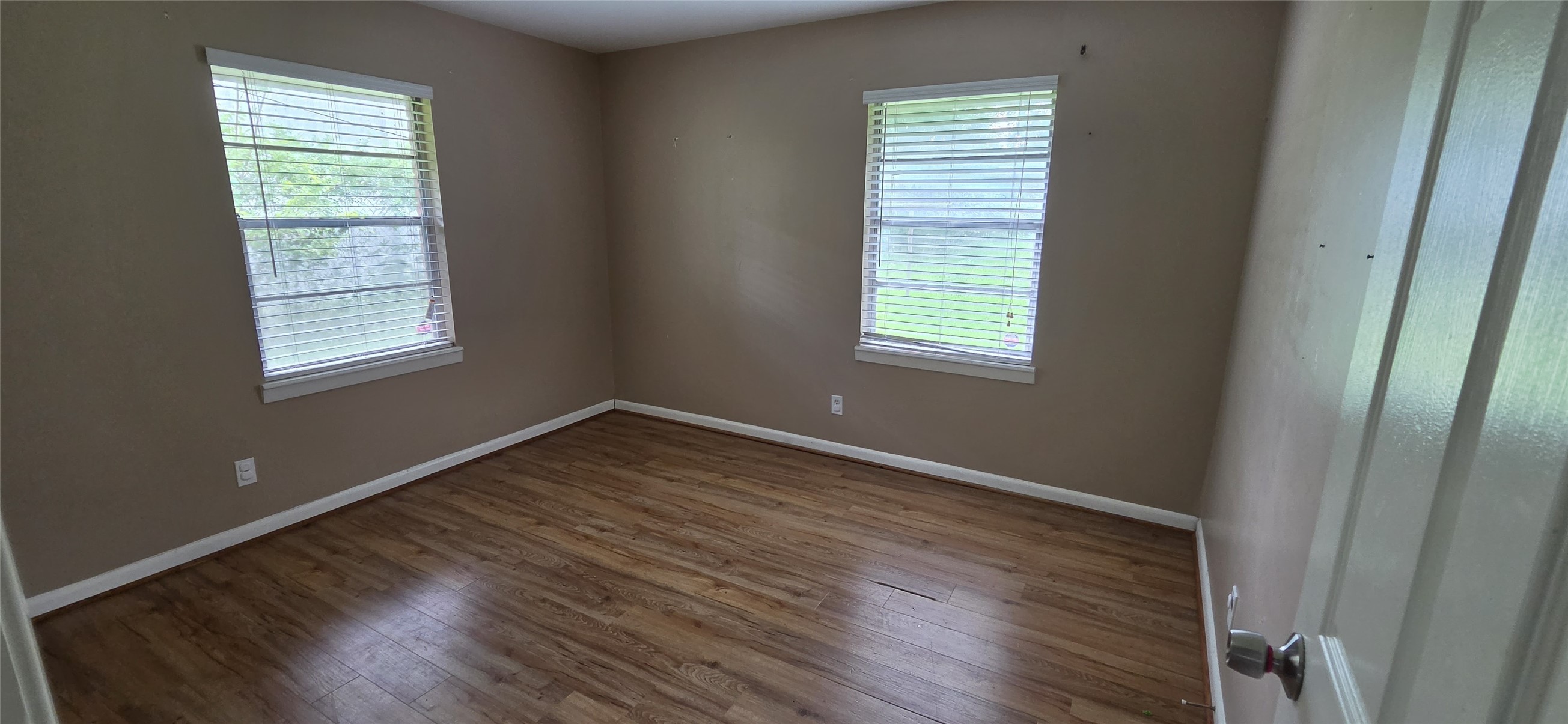 15623 Lee Road Property Photo 7