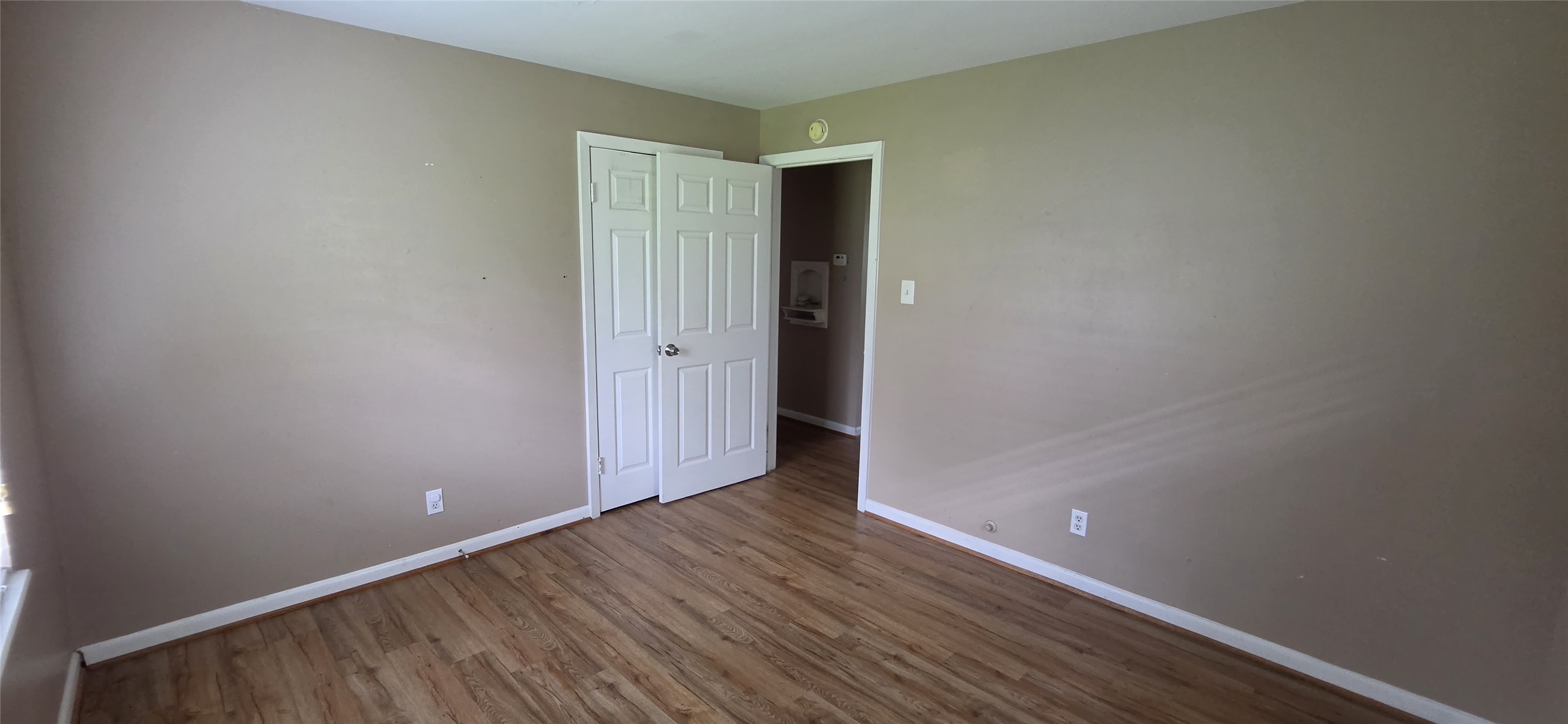 15623 Lee Road Property Photo 9