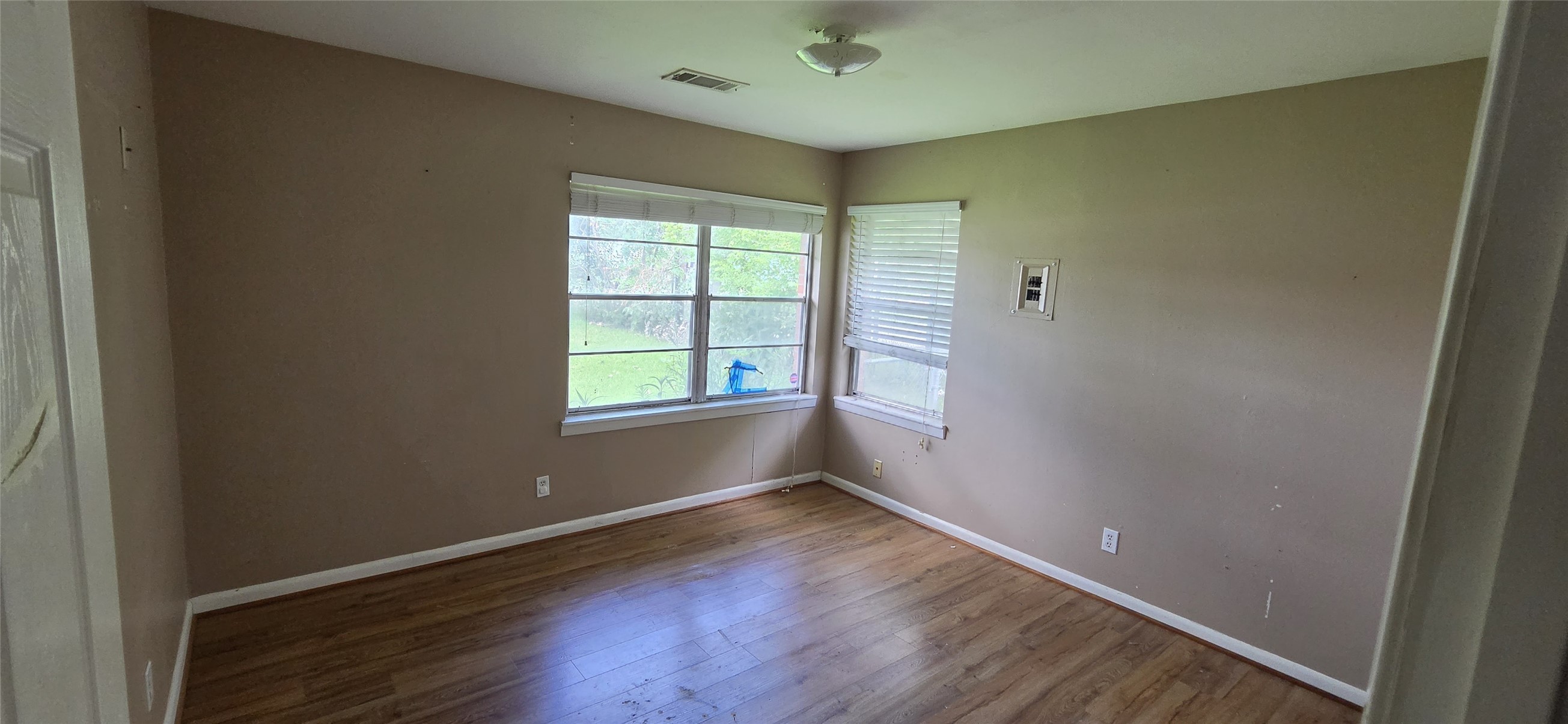 15623 Lee Road Property Photo 10