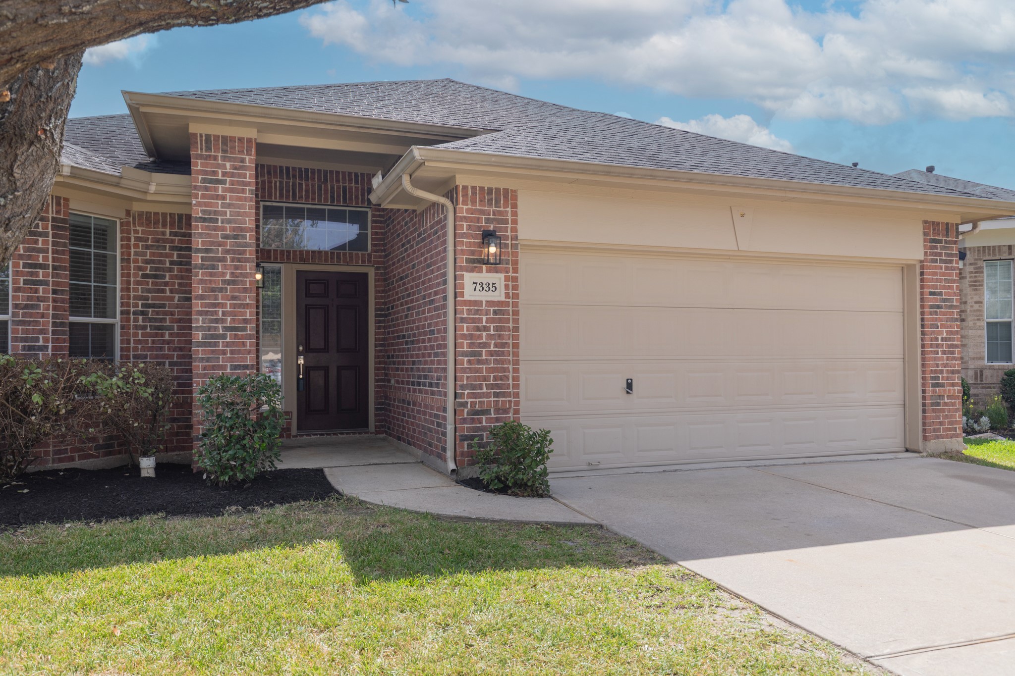 7335 Jacobs Well Property Photo 3