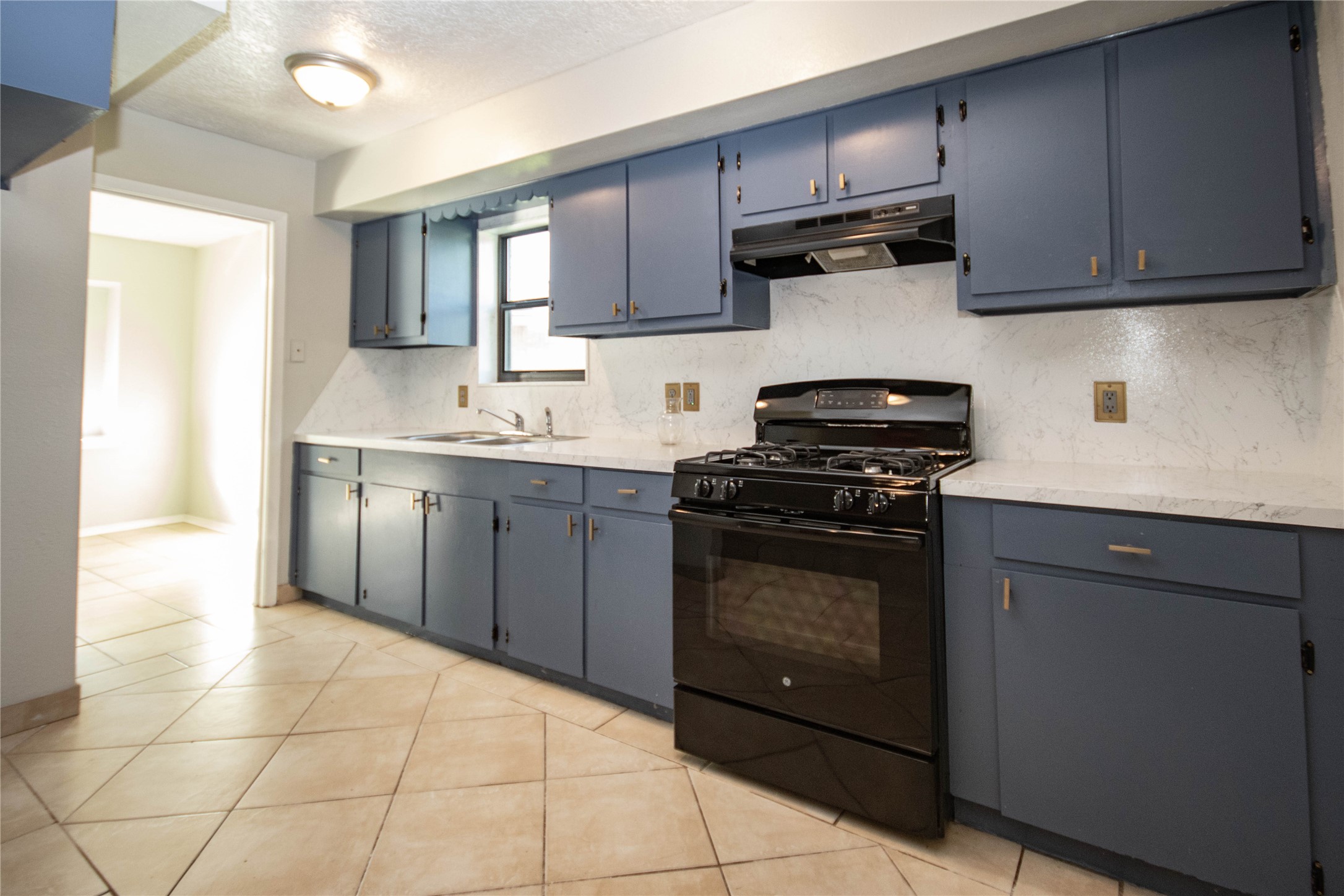 10902 Mosscrest Drive Property Photo 8