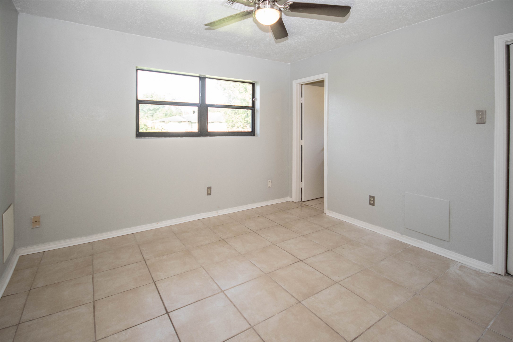 10902 Mosscrest Drive Property Photo 14