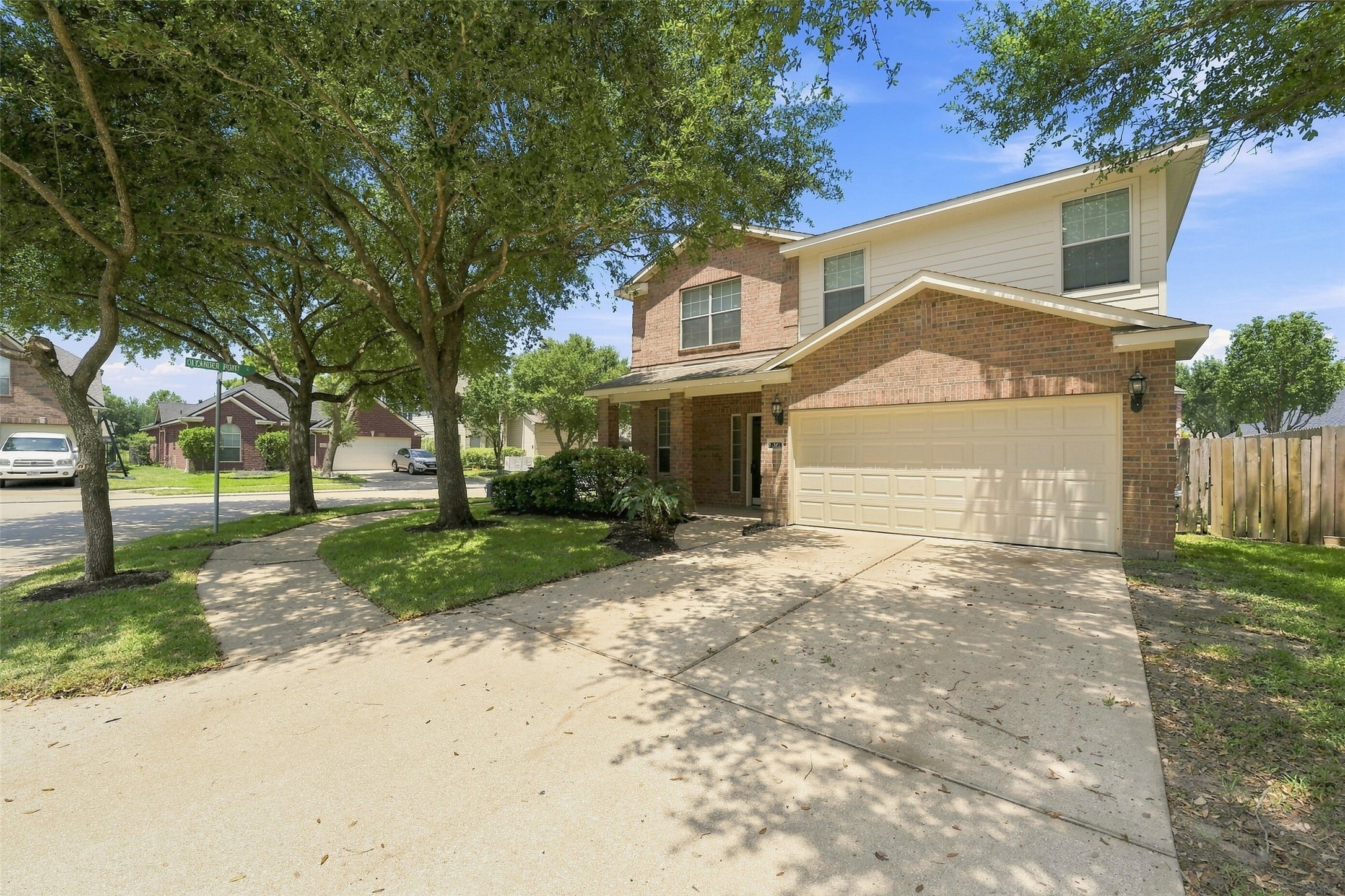 16726 Vivian Point Lane Property Photo 2