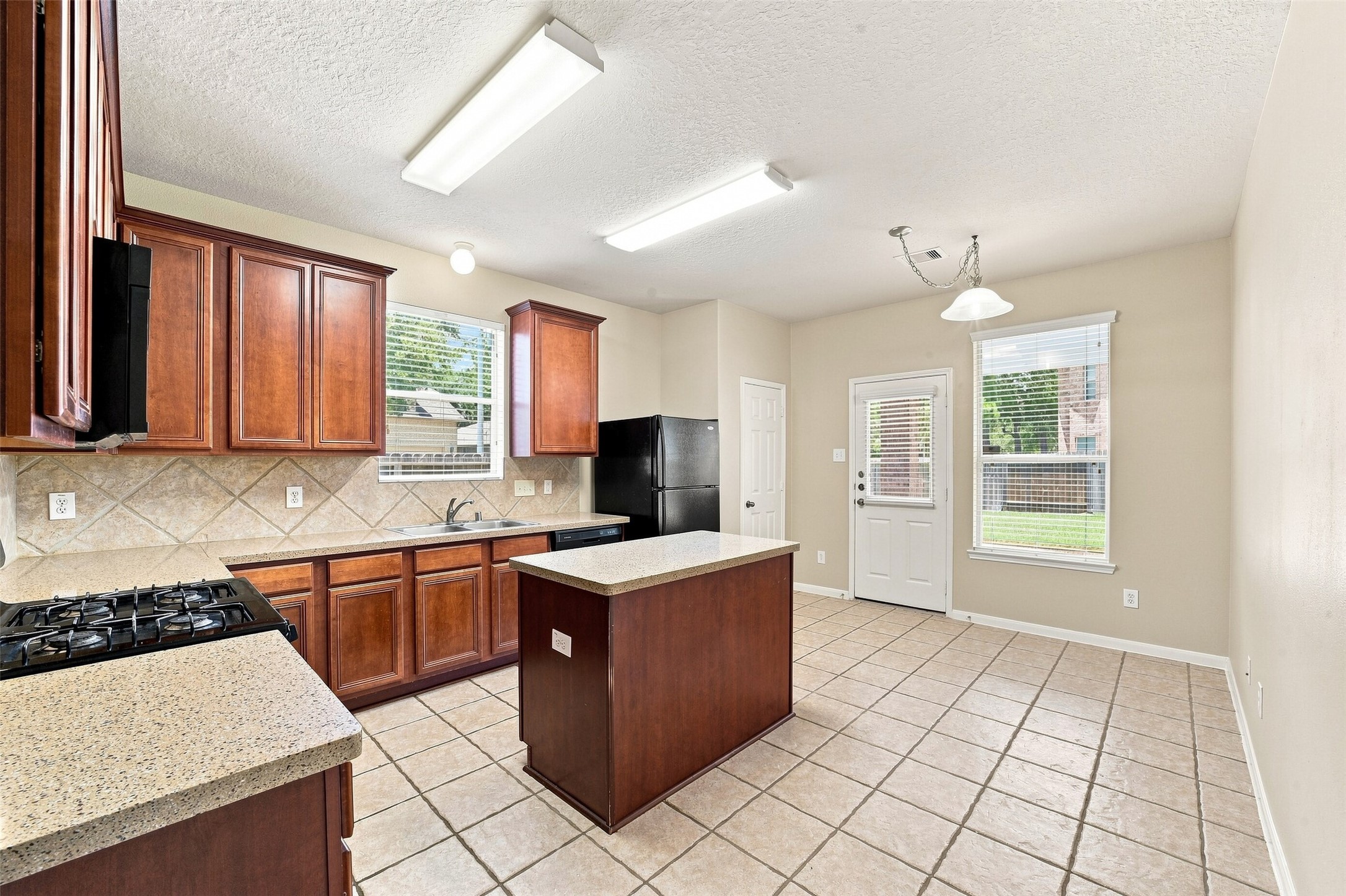 16726 Vivian Point Lane Property Photo 9