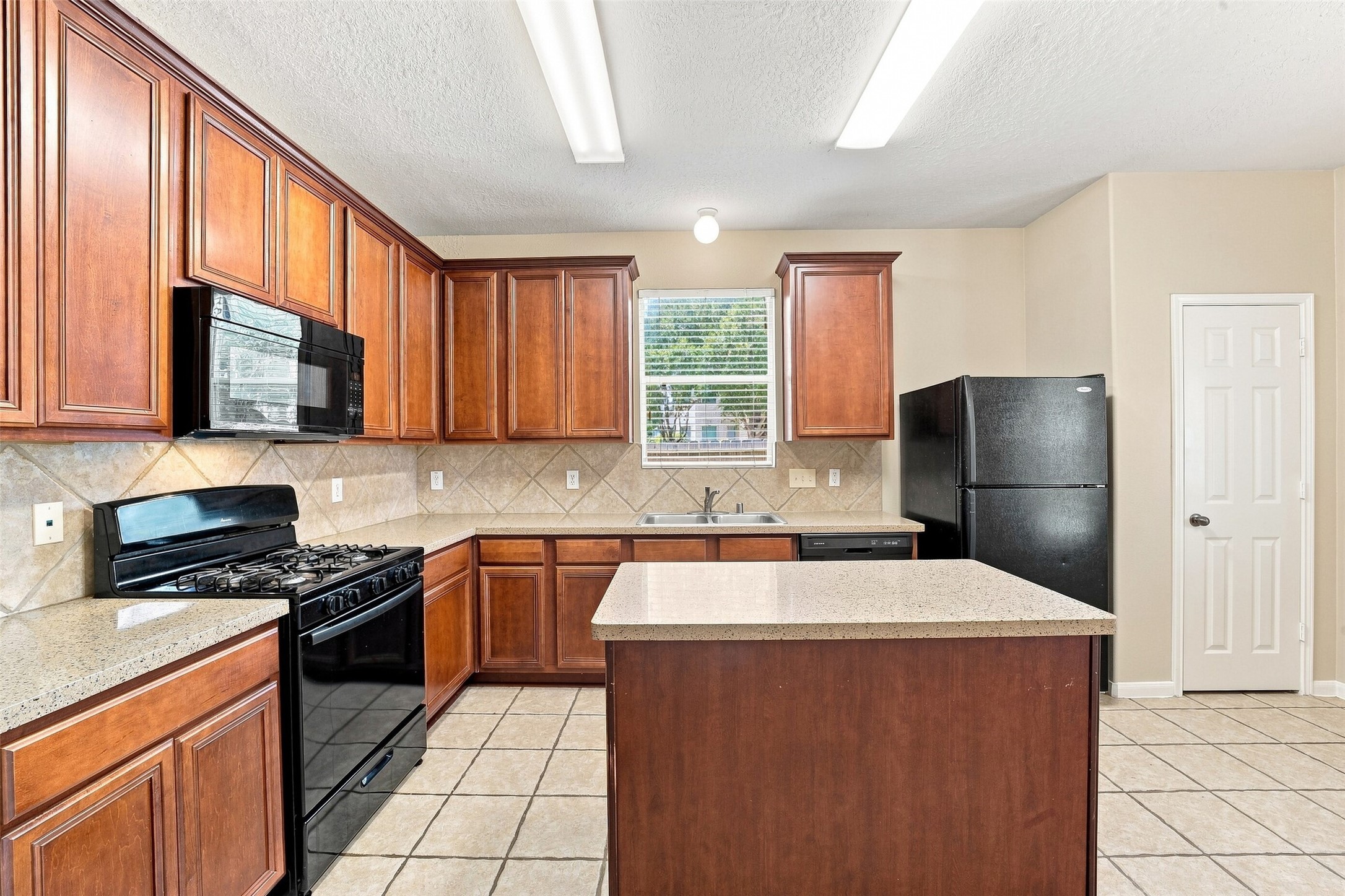16726 Vivian Point Lane Property Photo 10