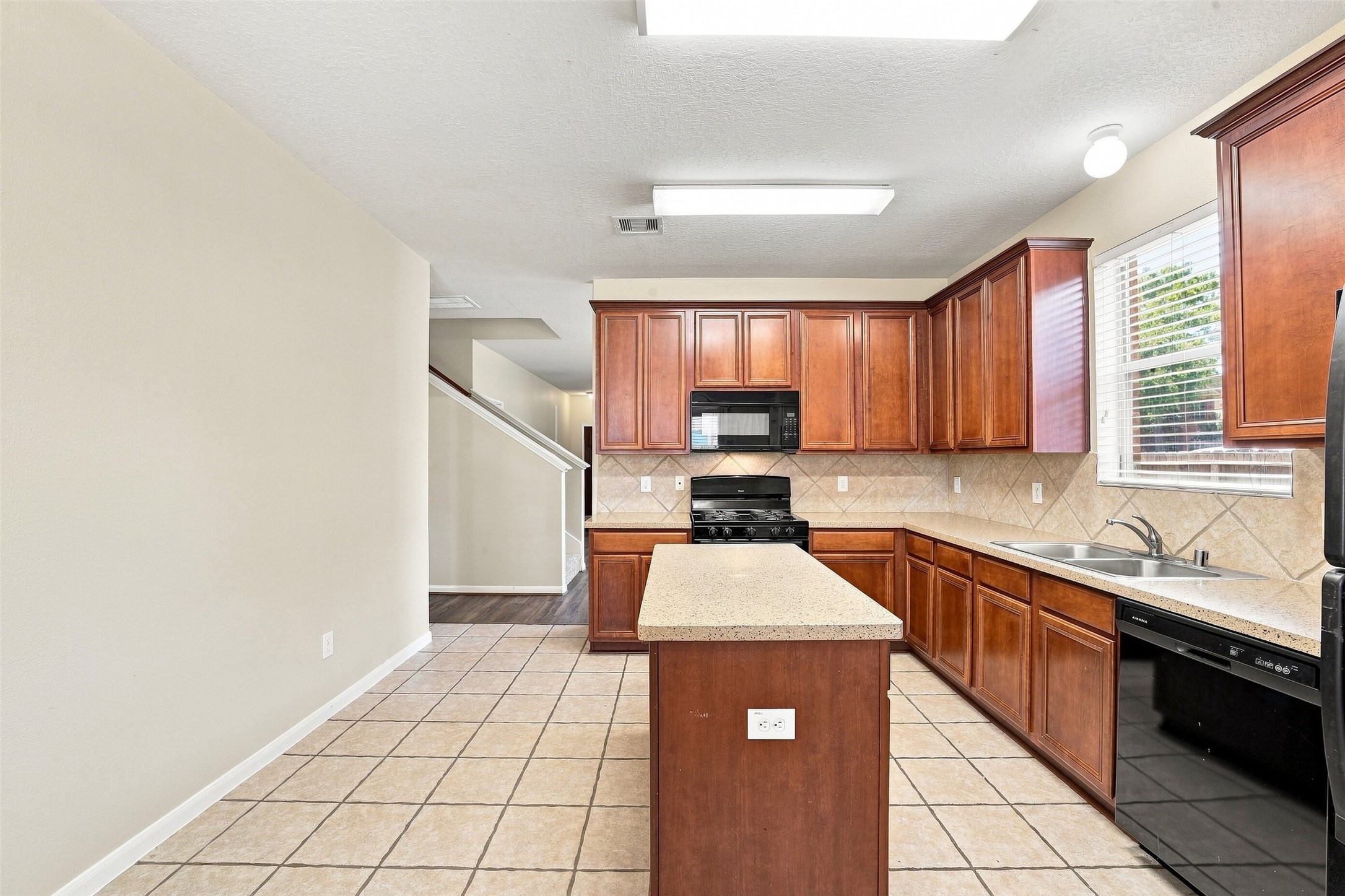 16726 Vivian Point Lane Property Photo 11