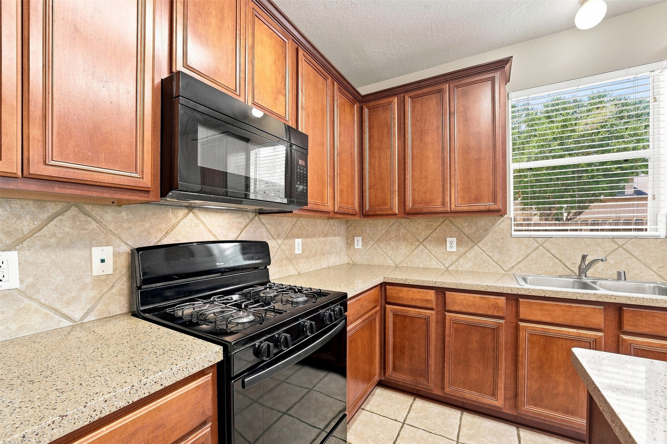 16726 Vivian Point Lane Property Photo 14