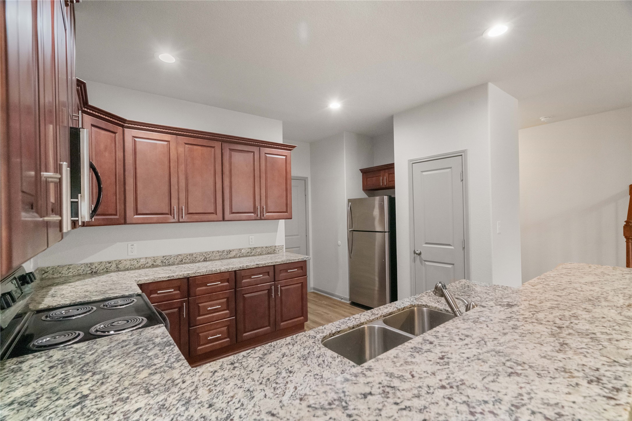 2704 Appian Way Property Photo 5