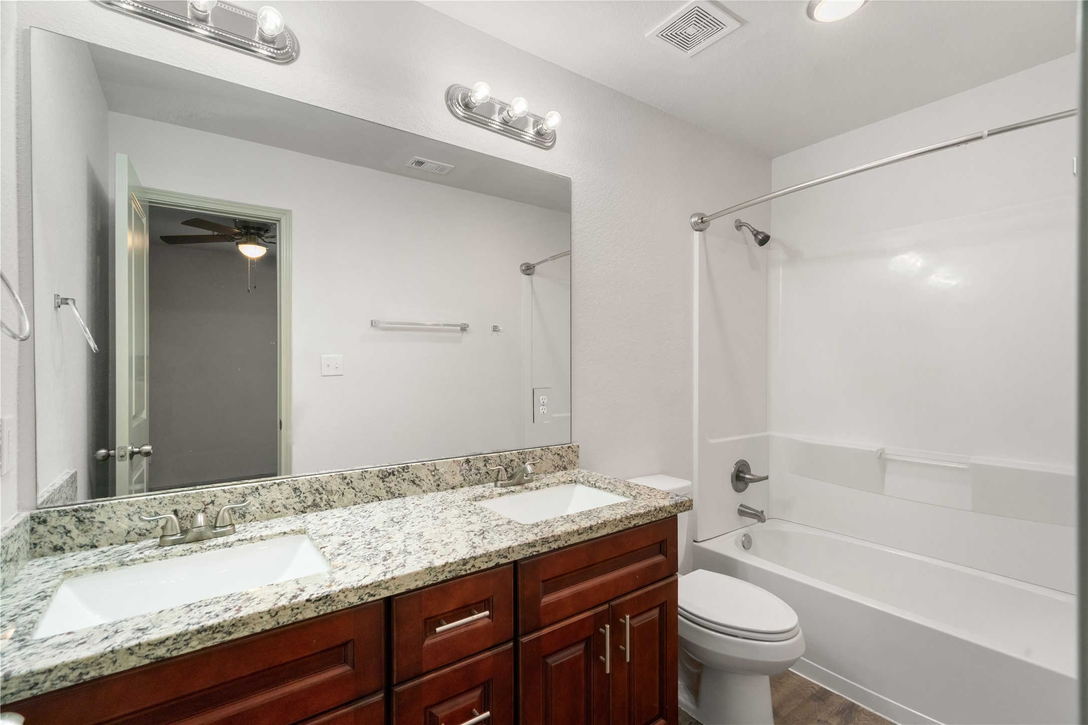 2704 Appian Way Property Photo 17