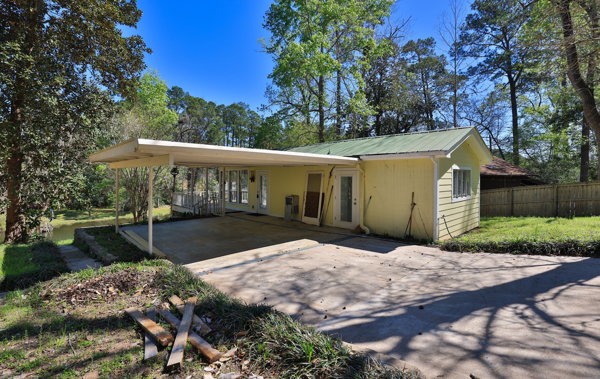 400 Driftwood Drive Property Photo 4