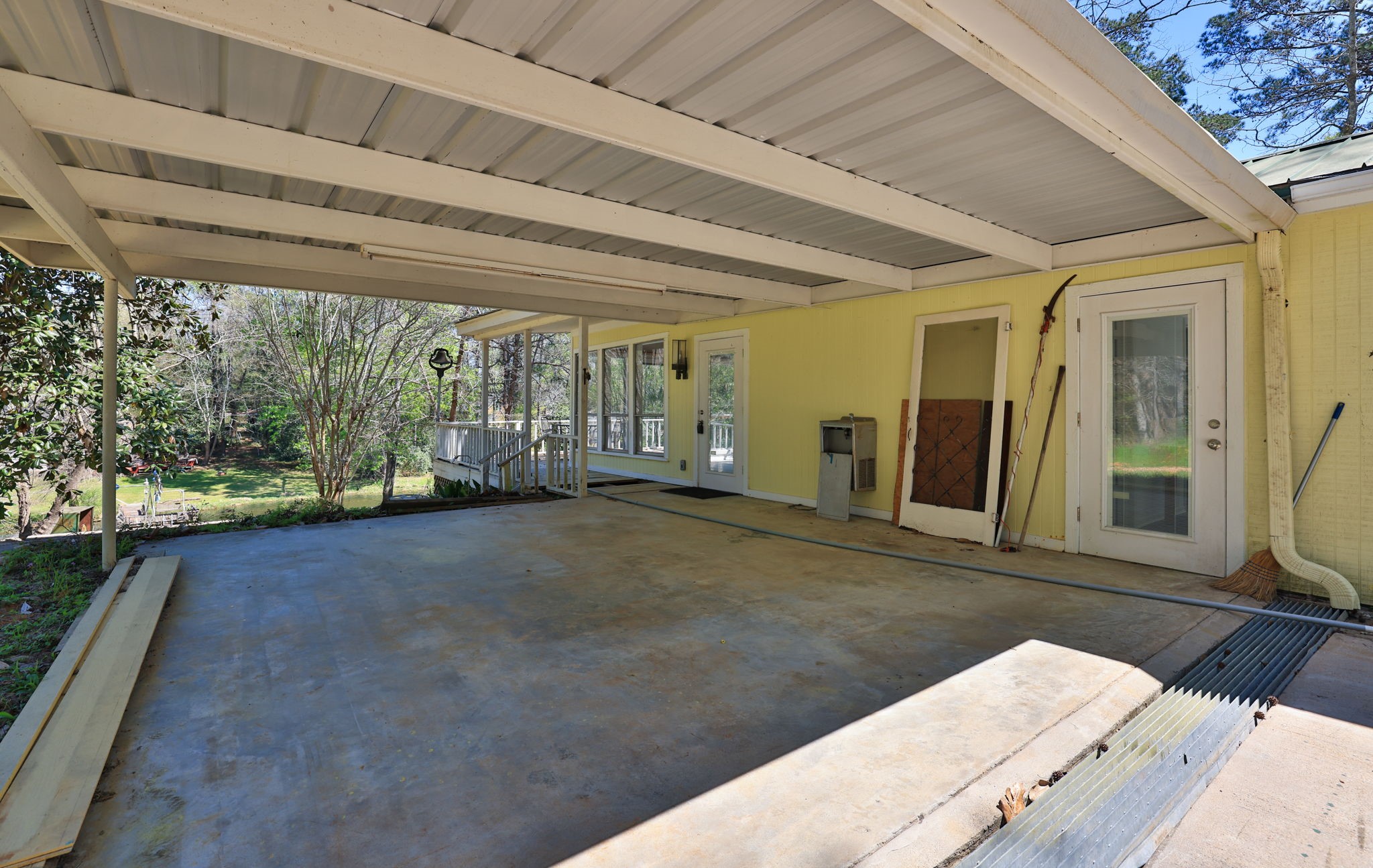 400 Driftwood Drive Property Photo 5
