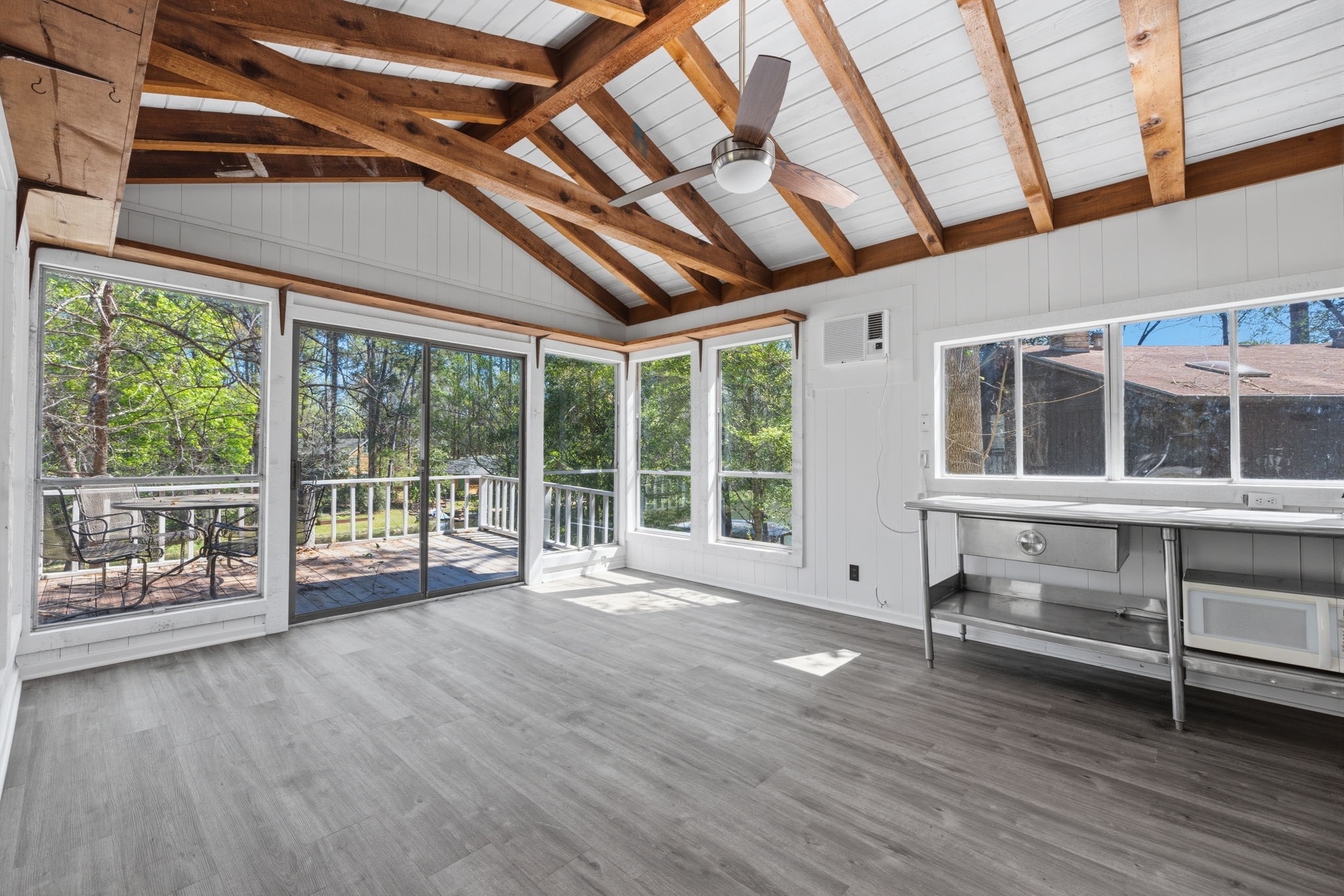 400 Driftwood Drive Property Photo 8