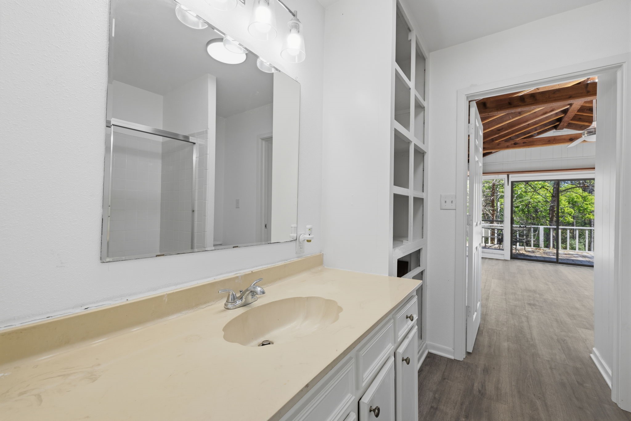 400 Driftwood Drive Property Photo 14