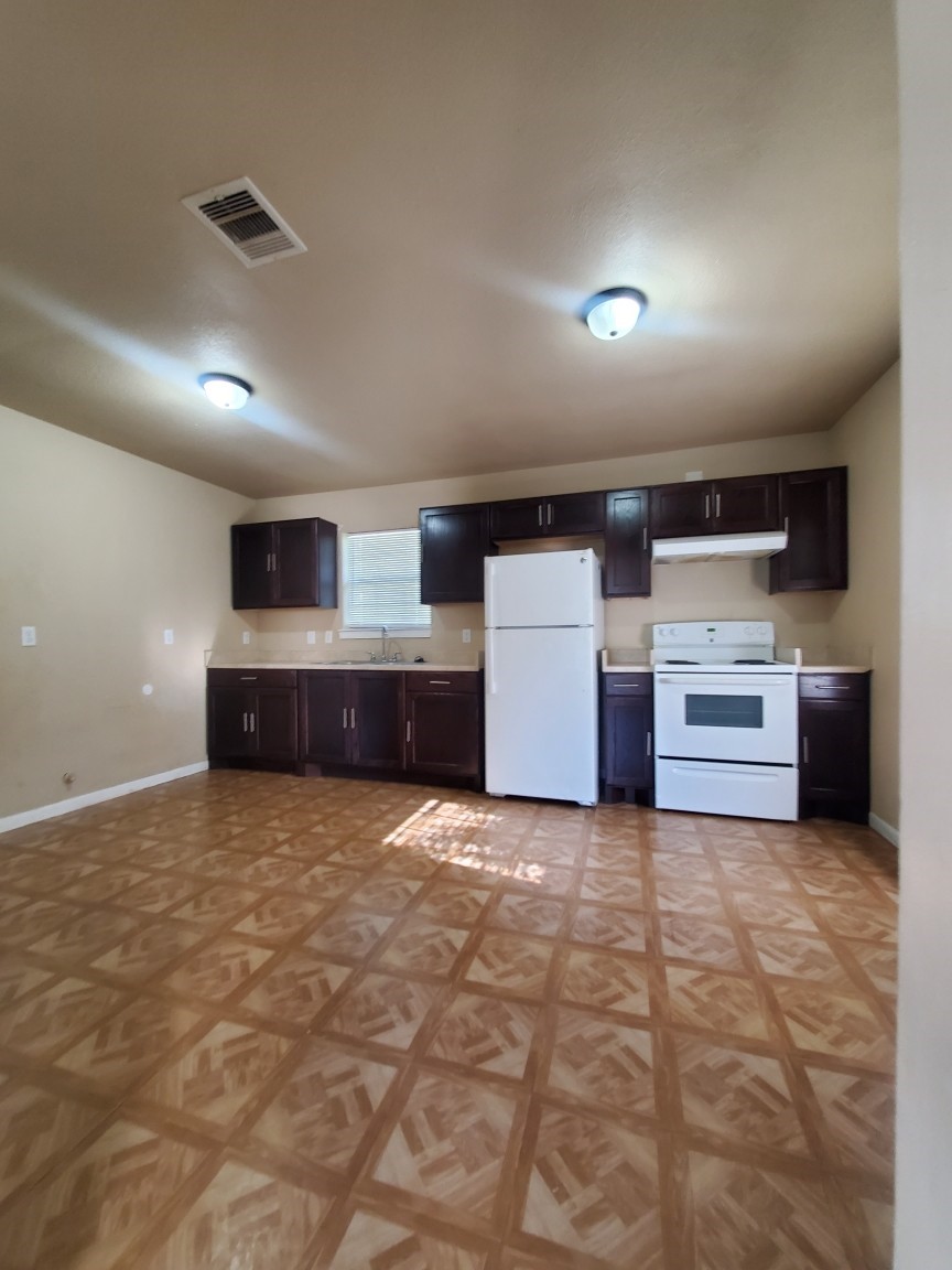 512 Avenue A Property Photo 2